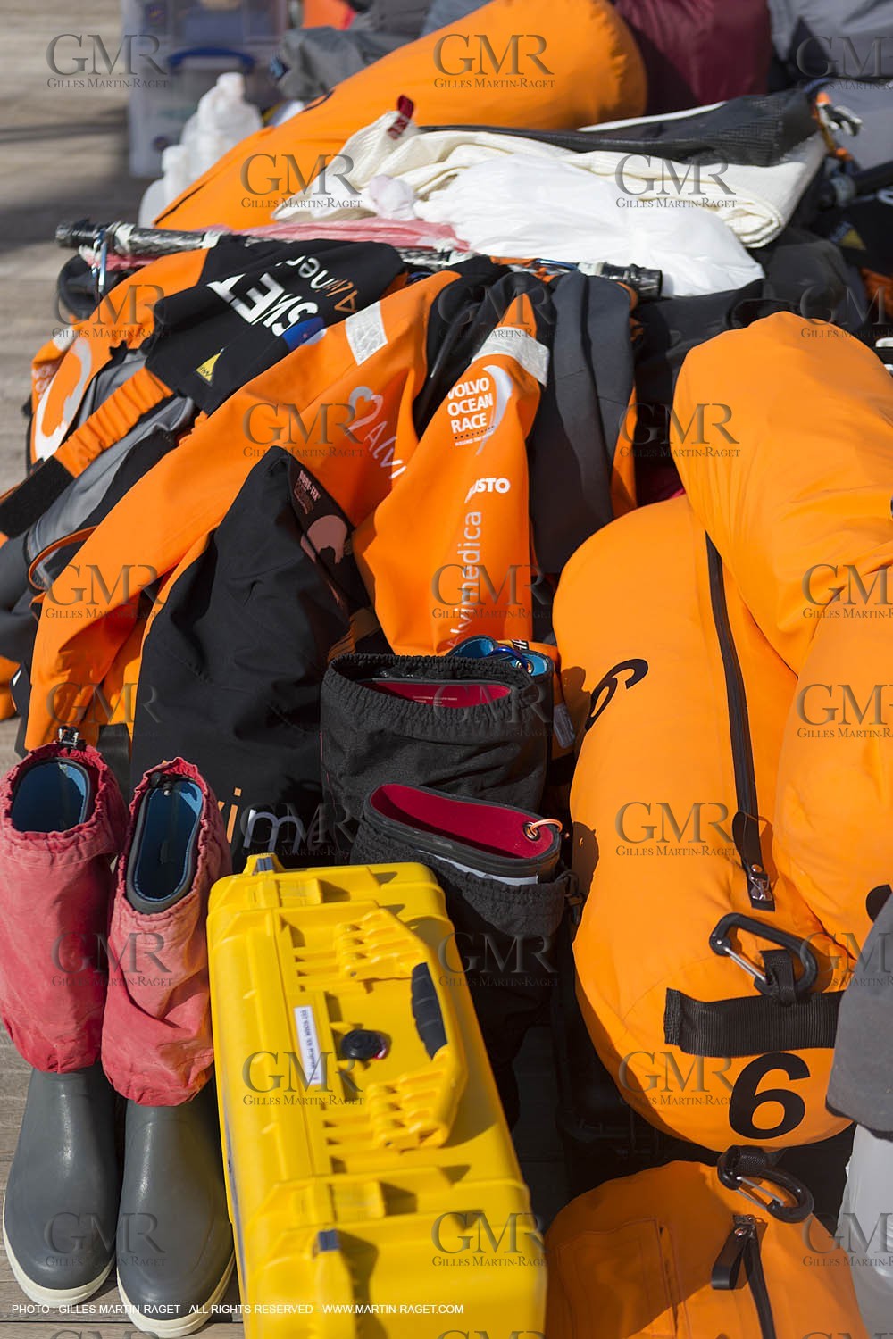 10 10 2014, Alicante (ESP), Volvo Ocean Race 2014-15, Team Alvimedica, final loading