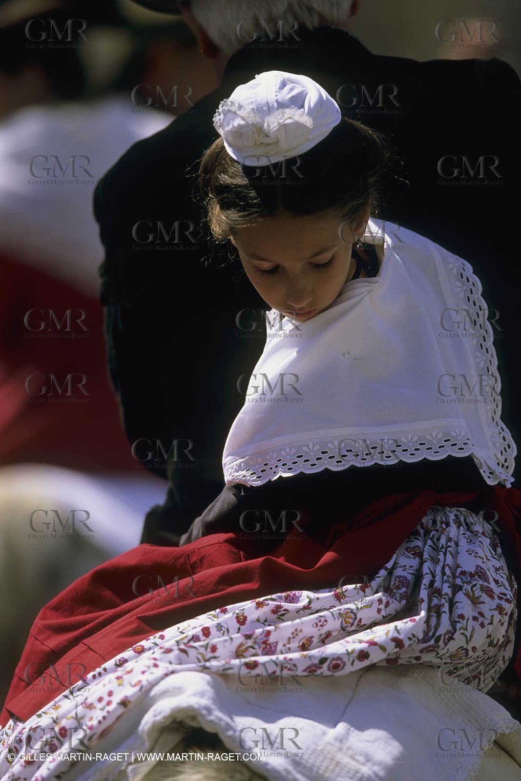 France, Provence, Arlésiennes en costume