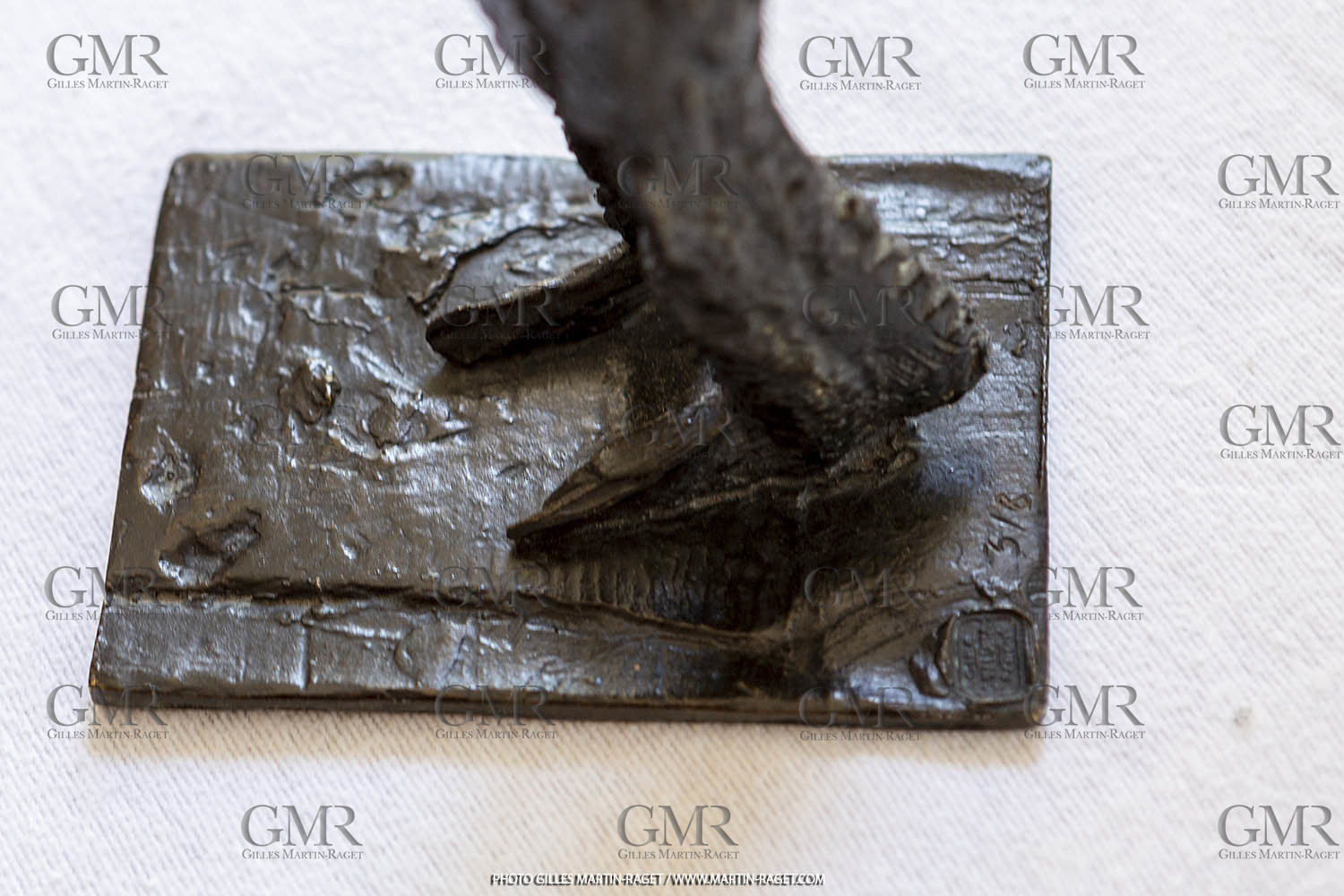 12 07 2020, St Rémy de Provence (FRA,13), Oeuvre de Germaine Richier, Guerrier n° 15 1955, Bronze patiné foncé, Numéroté 3 8, Fondeur : C. Valsuani, Paris, 27 x 9 x 12,5 cm, Collection famille Germaine Richier