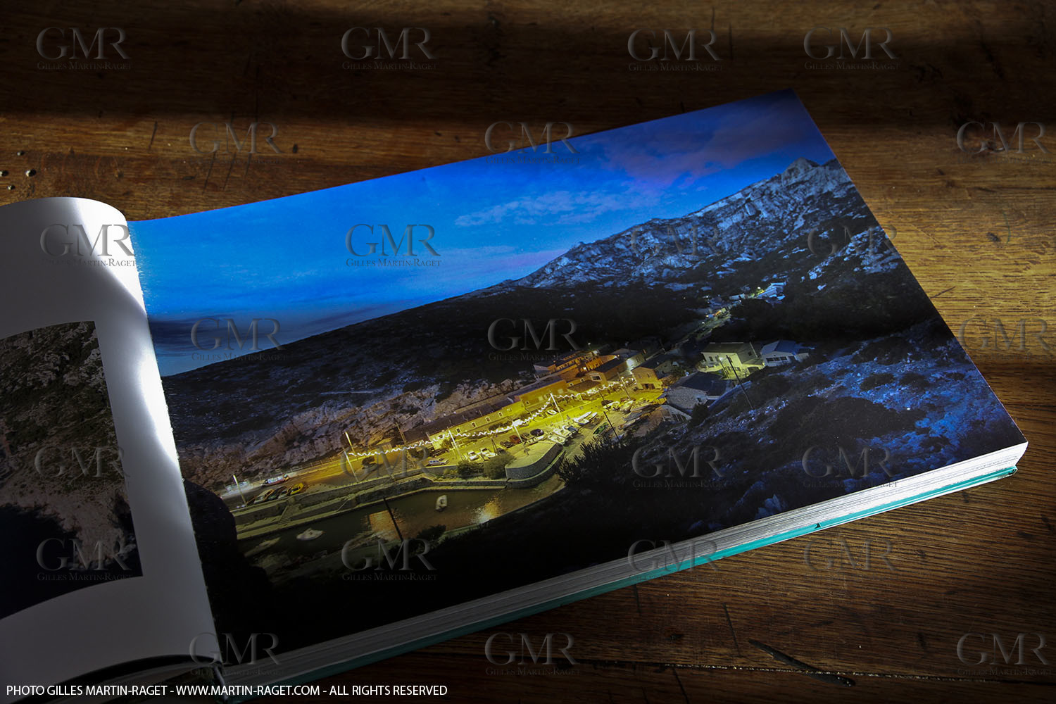 09 11 2010 - Marseille (FRA,13) - Photos odf the book Calanques, Si proches, si lointaines, Ed. Cres, Words by Juliette Lembot, Photos by Gilles Martin-Raget