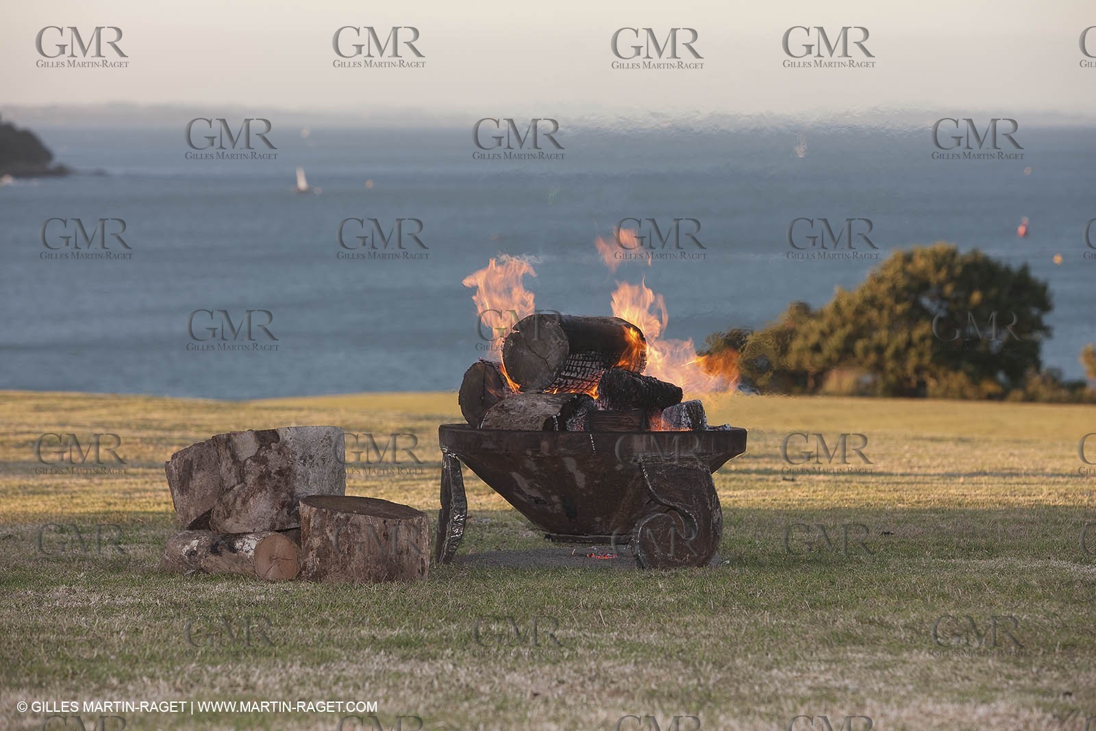 07 02 2009 - Auckland (NZL) -  Louis Vuitton Pacific Series -  Racing Day 7 - Round Robin 2 - Louis Vuitton Party