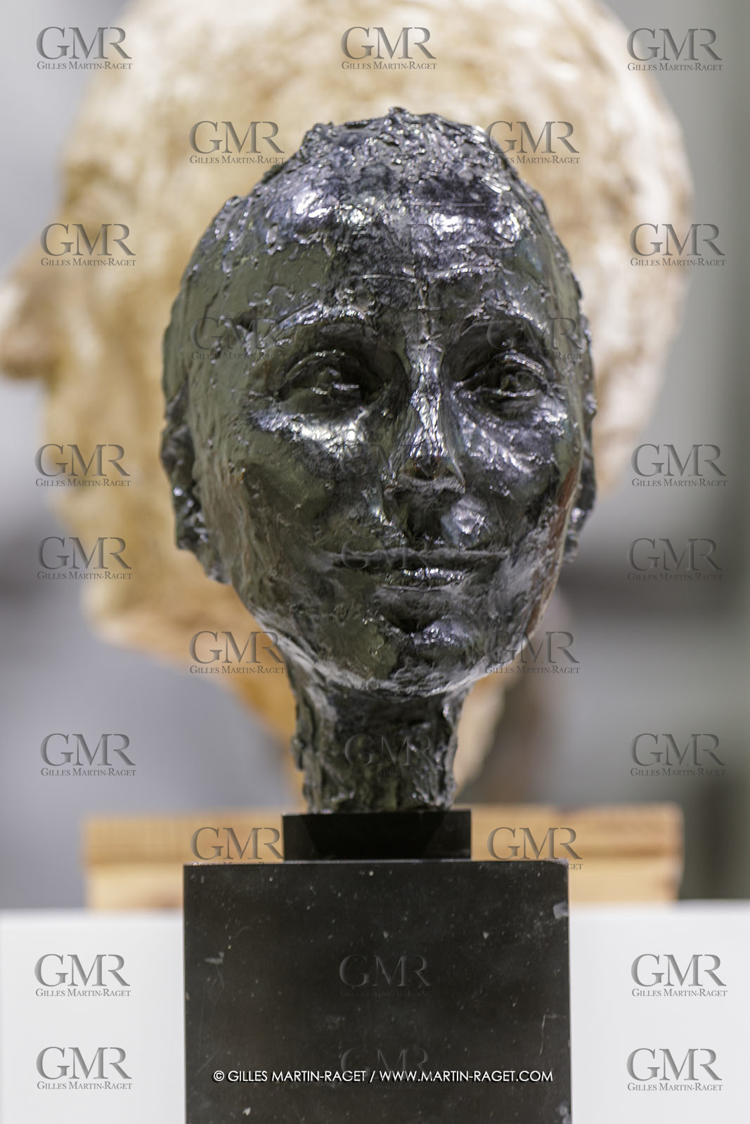 02 05 2023, Paris (FRA), oeuvre de Germaine Richier, Exposition Centre Pompidou 2023, Buste n° 39 bis, Dominique Aury, 1955-1956, Bronze patiné foncé, Fondeur C. Valsuani, Paris, 36x17x20 cm, Musée Unterlinden, Colmar