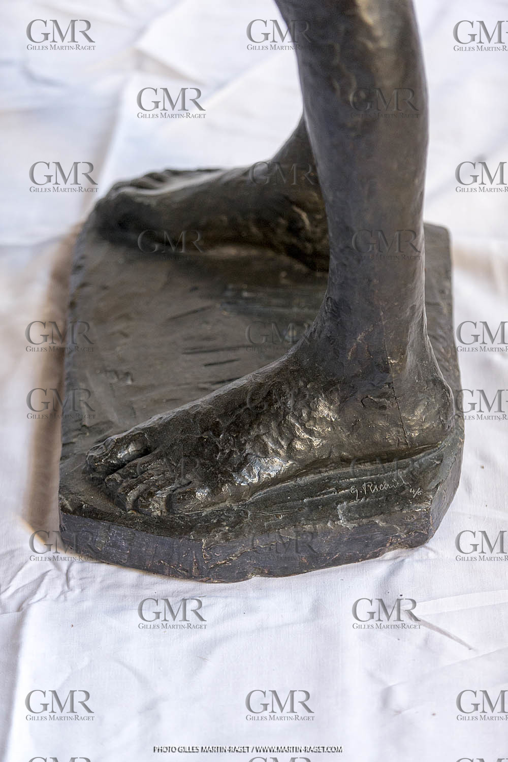 06 03 2016, Saint-Etienne du Grès (FRA,13), Oeuvre de Germaine Richier, Loretto I 1934, Bronze patiné foncé, Numéroté 4 6, fondeur Susse, Paris, 160 x 52 x 35 cm, Collection particulière