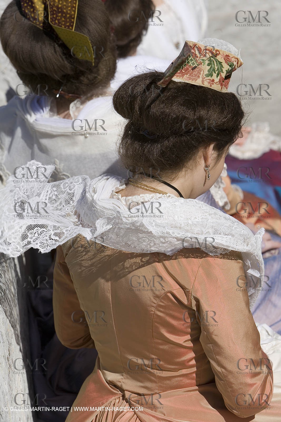 10 03 2007- Arles (FRA, 13) - Queen of arles and her assistants