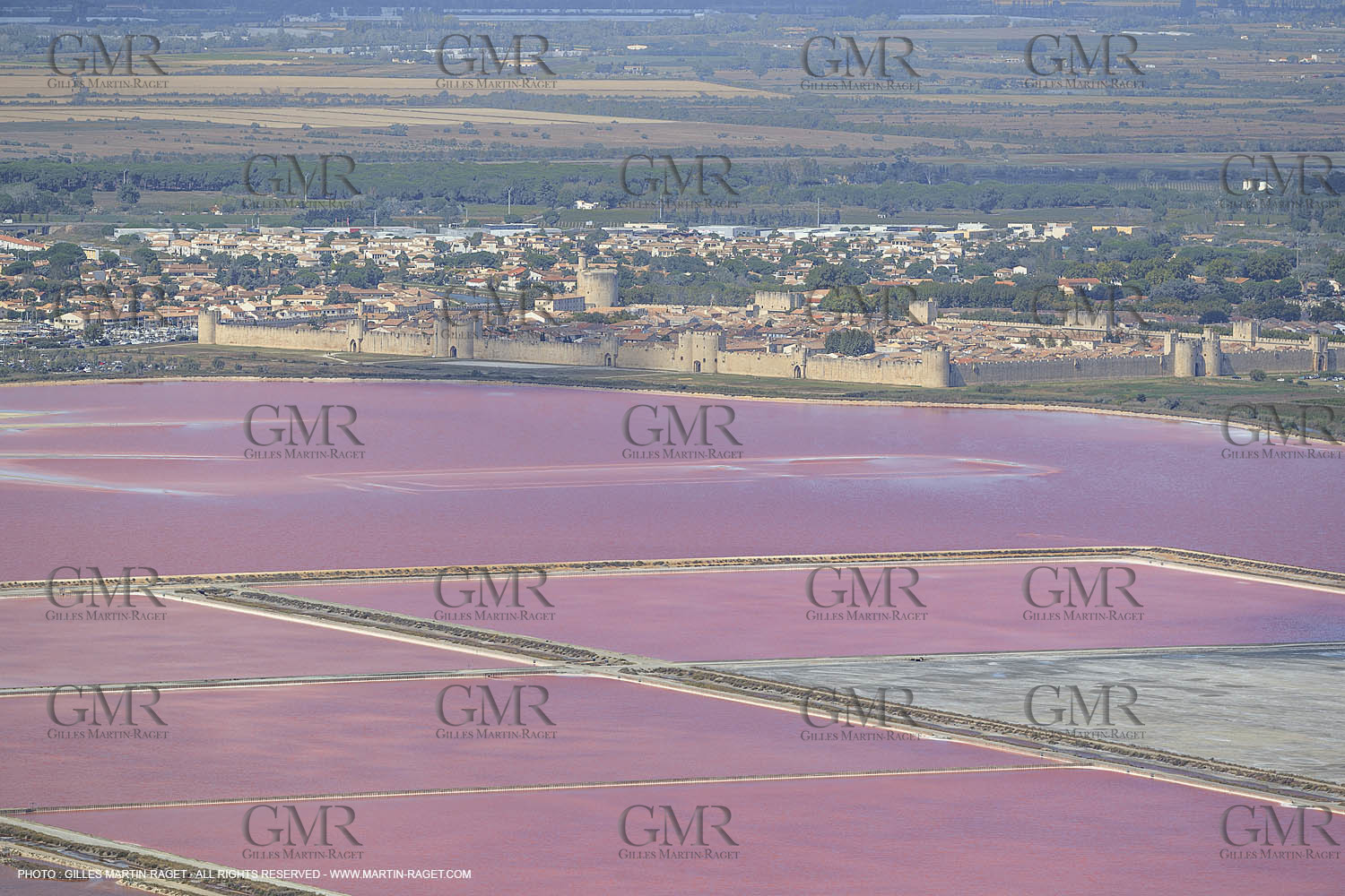 Marais salants à Aigues Mortes