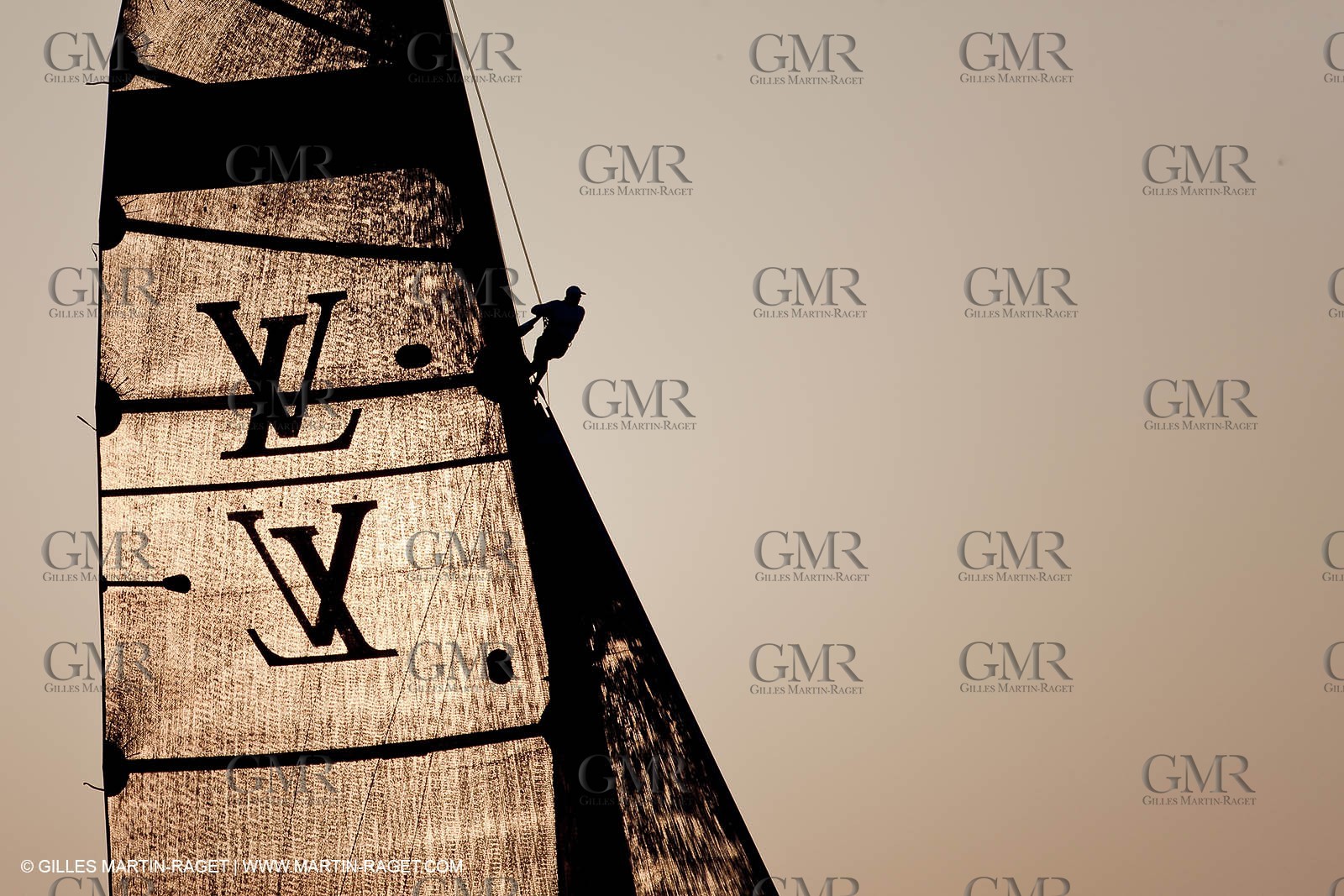 25 11 2010 - Dubai (UAE) - Dubai Louis Vuitton Trophy -  BMW ORACLE Racing - Fleet races