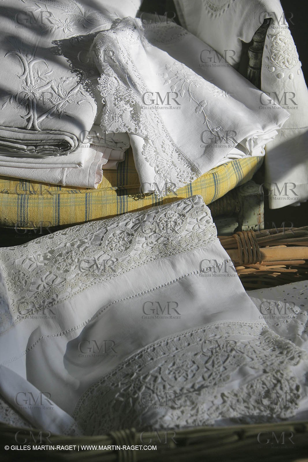 Vallon raget, nice household linen