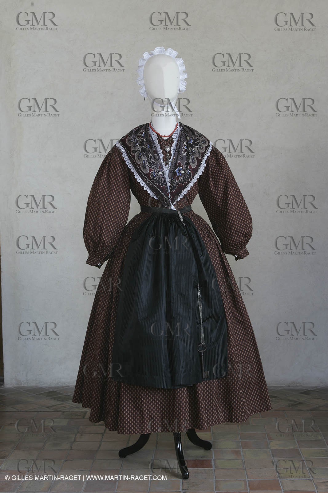 May 2004 - La Tour d'Aigues (FRA, 84) - Old costumes for women of the South exhibition