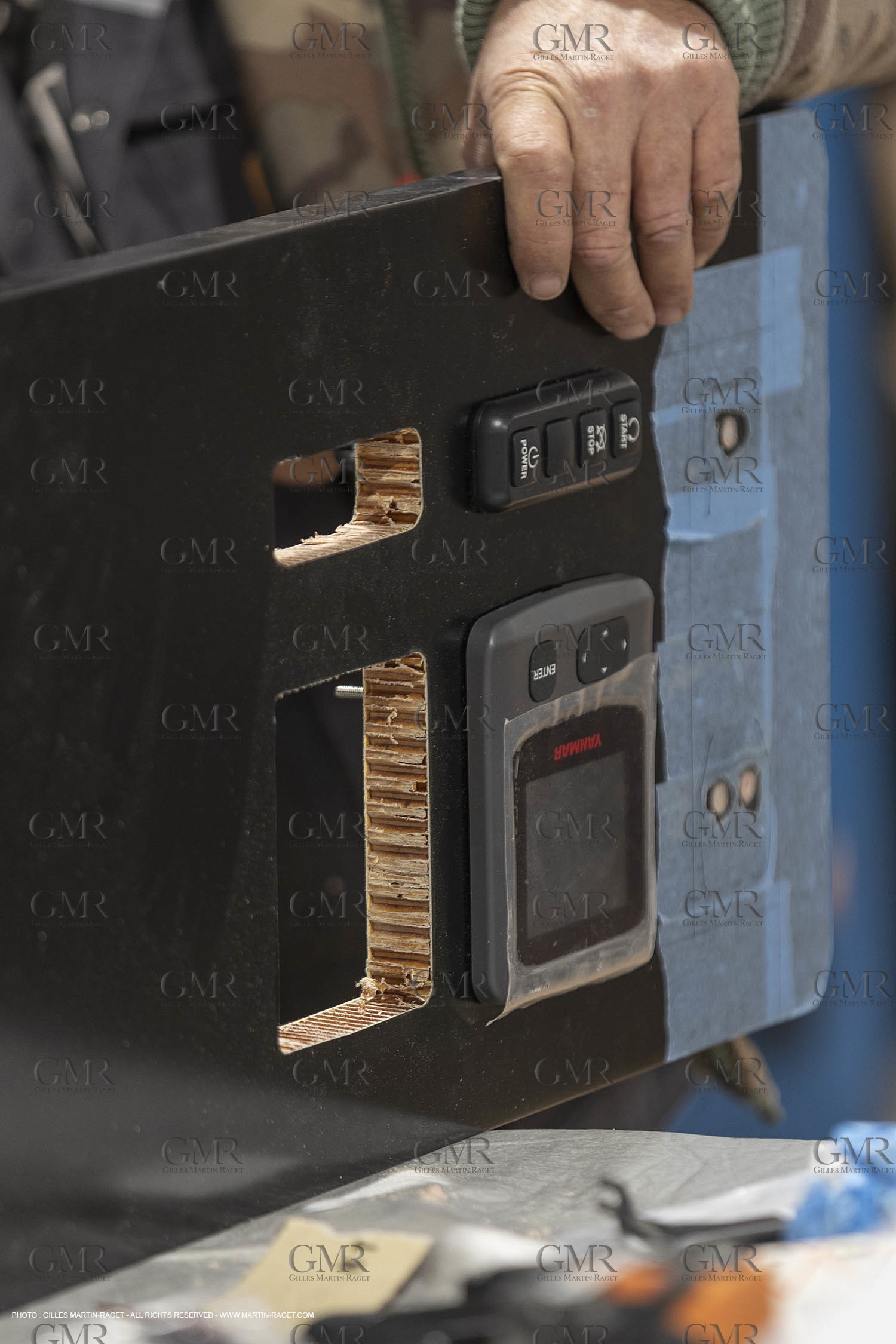 29 10 2018, La Grande Motte (FRA,30), Chantier Gunboat, construction du Gunboat 68, détail panneau électronique de bord