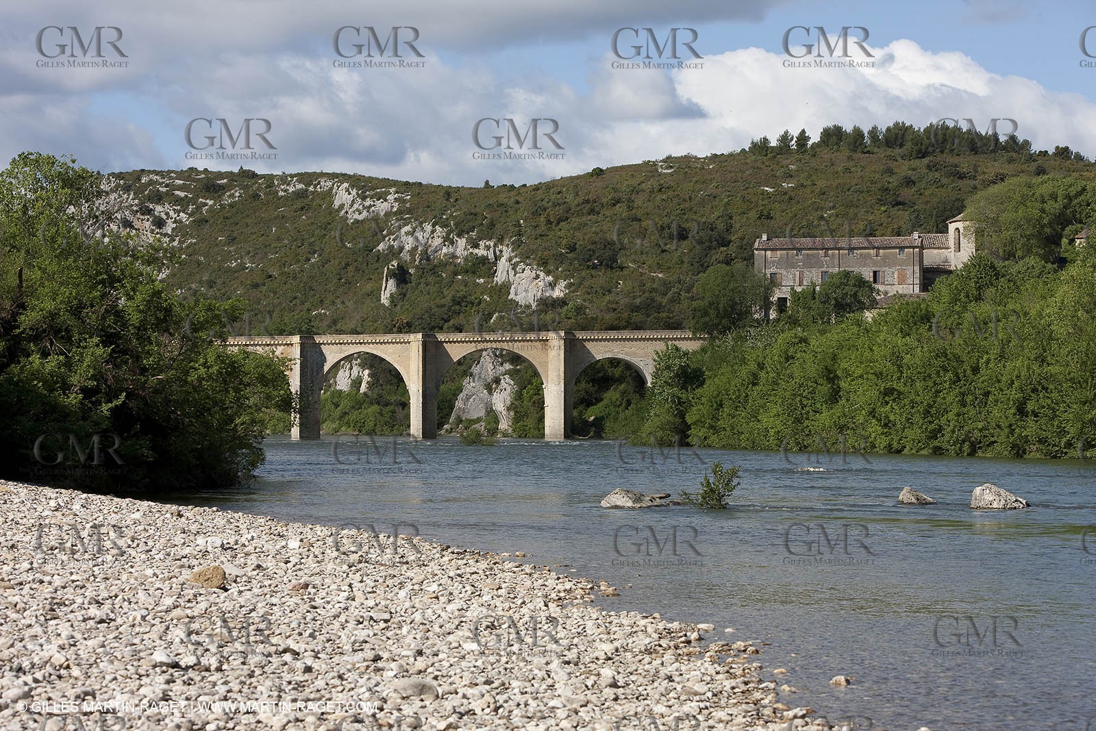 28 04 2009 - Ste Anastasie (FRA, 30) - Atlas Nîmes Métropole -  2009 campaign - Saint Nicolas bridge