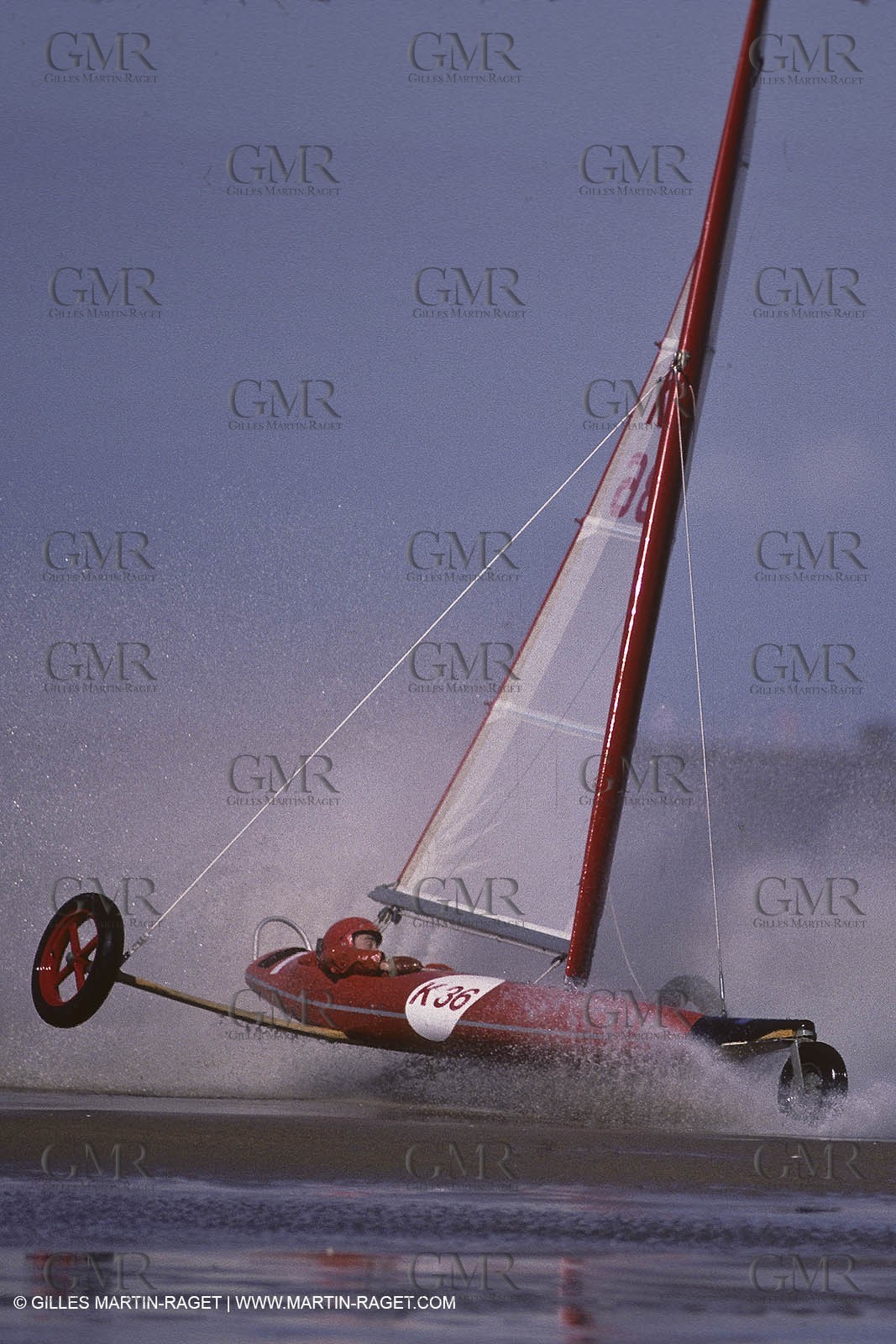 Watersports, Land sailing