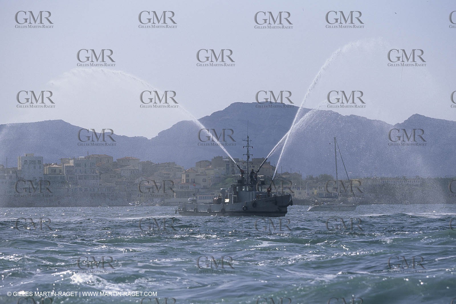 Monde maritime, opérations porturaires, ports, manoeuvres, marine world, harbour operations, maritime shipping,