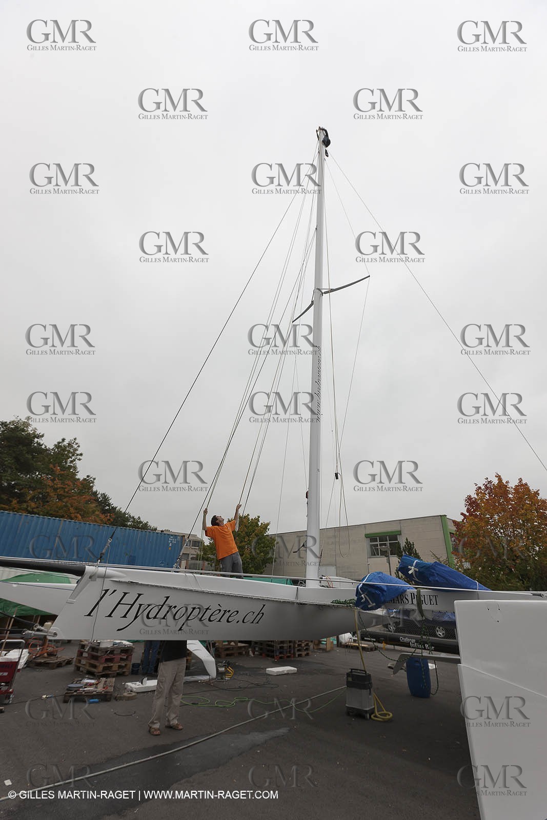 08 10 10 - St Sulpice (SUI) - Hydroptere.ch touches water