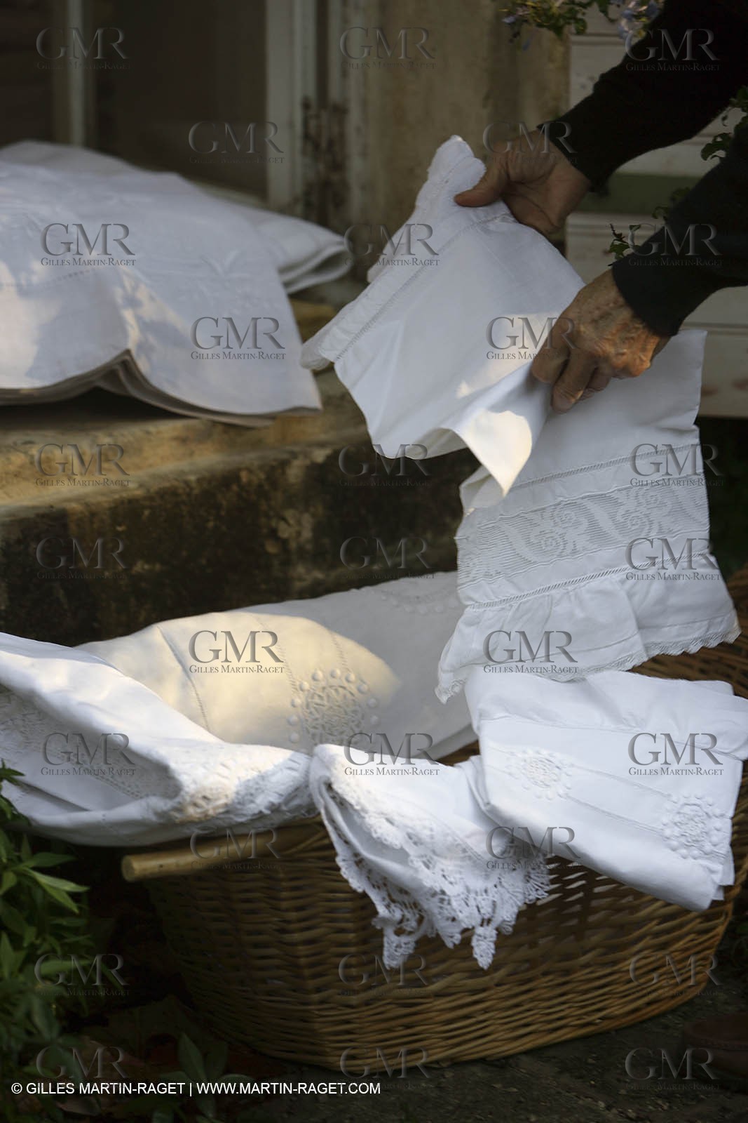 Vallon raget, nice household linen