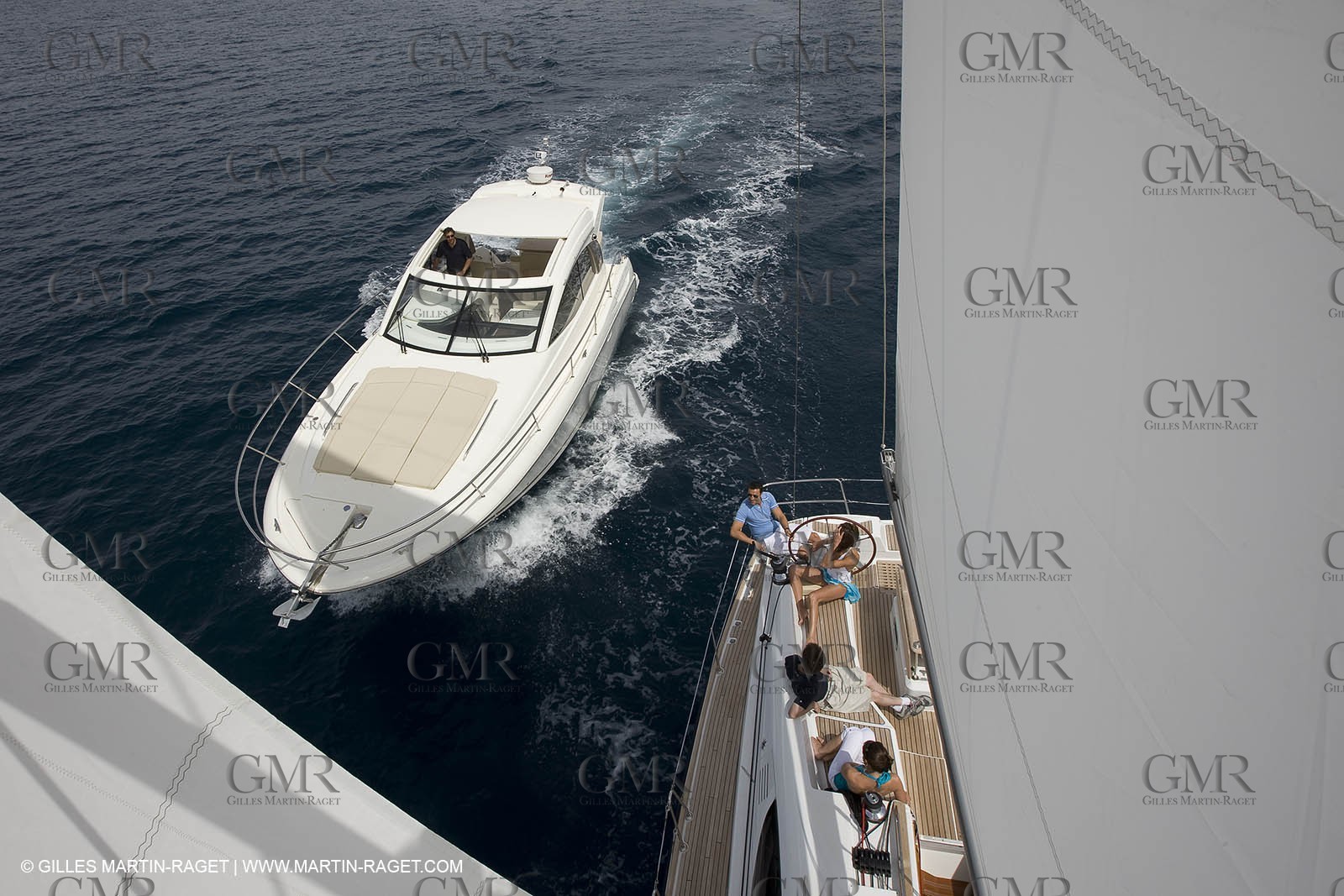 Monocoque de croisiere au mouillage