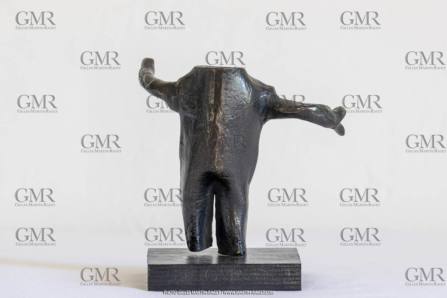 08 06 2012, St Rémy de Provence, Oeuvre de Germaine Richier, Guerrier n° 6 1953, Bronze patiné foncé, Epreuve d'exposition, 14 x 14 x 10,5 cm, Collection particulière