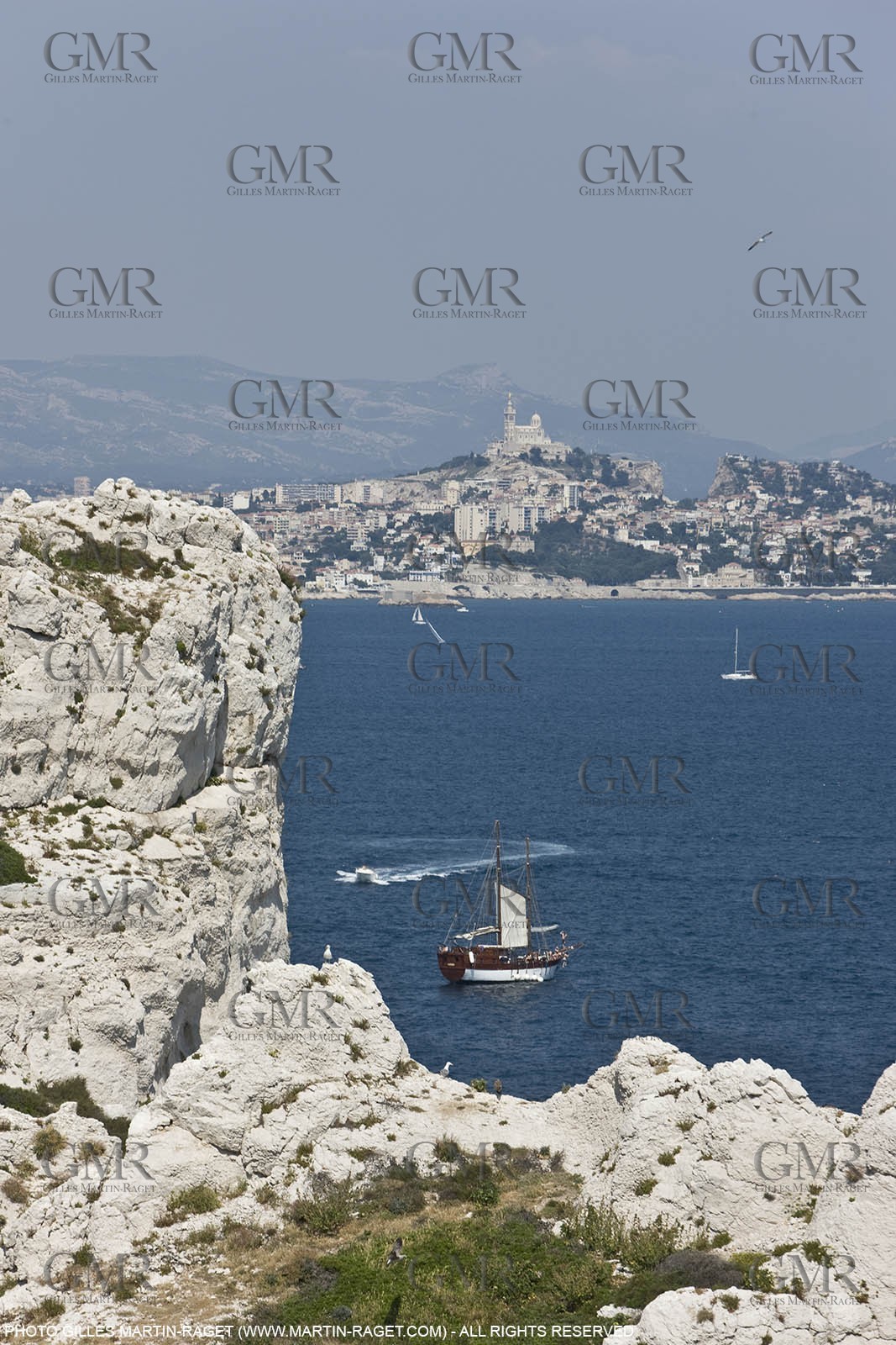 20 06 2008 - Marseille (FRA, 13) - Cruising among the local islands and creeks - Frioul Islands
