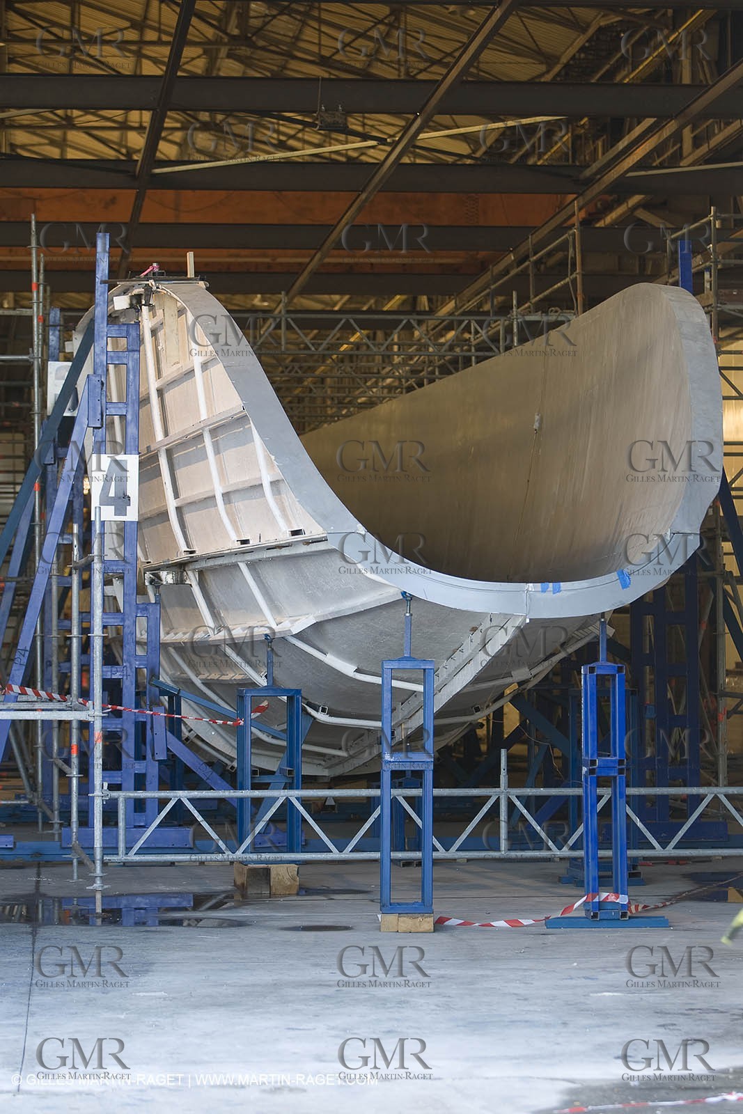 22 01 2008 - La Ciotat (FRA, 13) - Construction of cruising catamaran Nahema at H2X boatyard - Mould construction