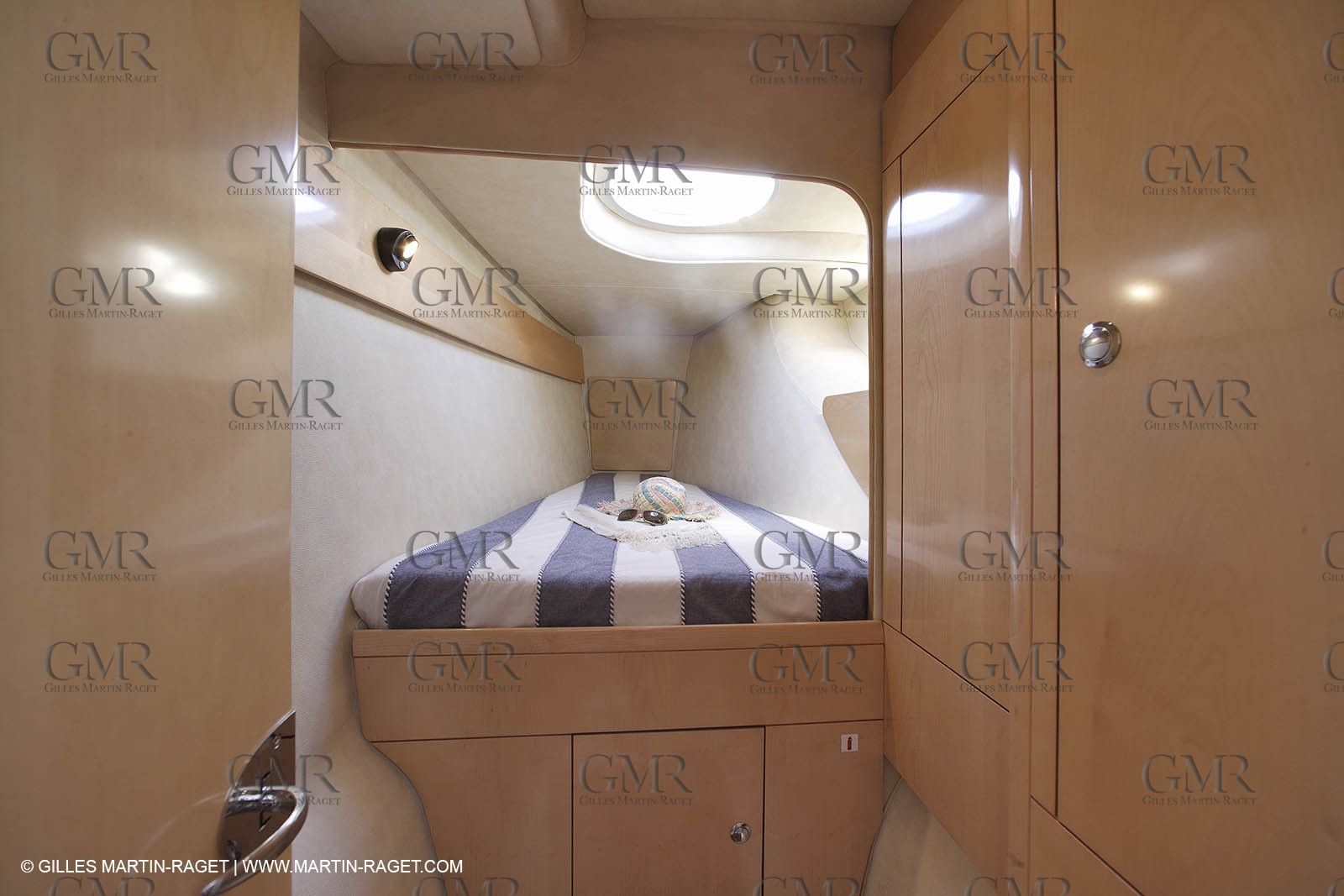 23 07 07 - La Rochelle - Chantier Fountaine Pajot - Highland