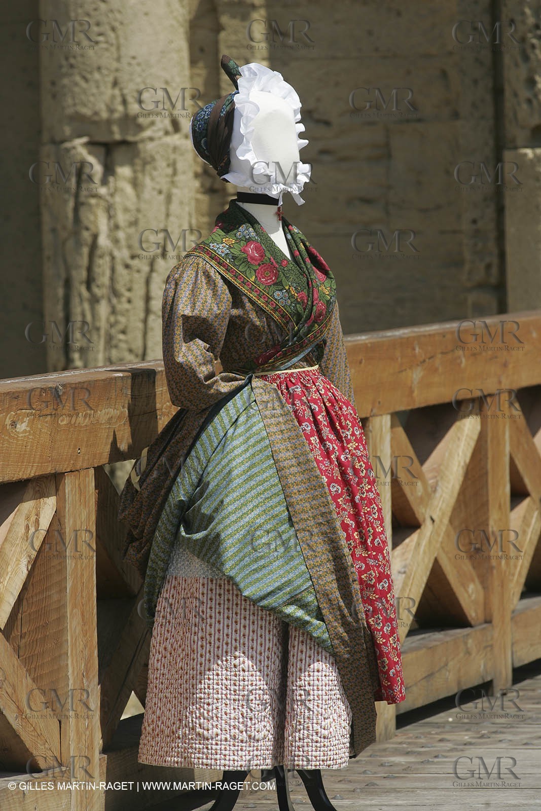 May 2004 - La Tour d'Aigues (FRA, 84) - Old costumes for women of the South exhibition