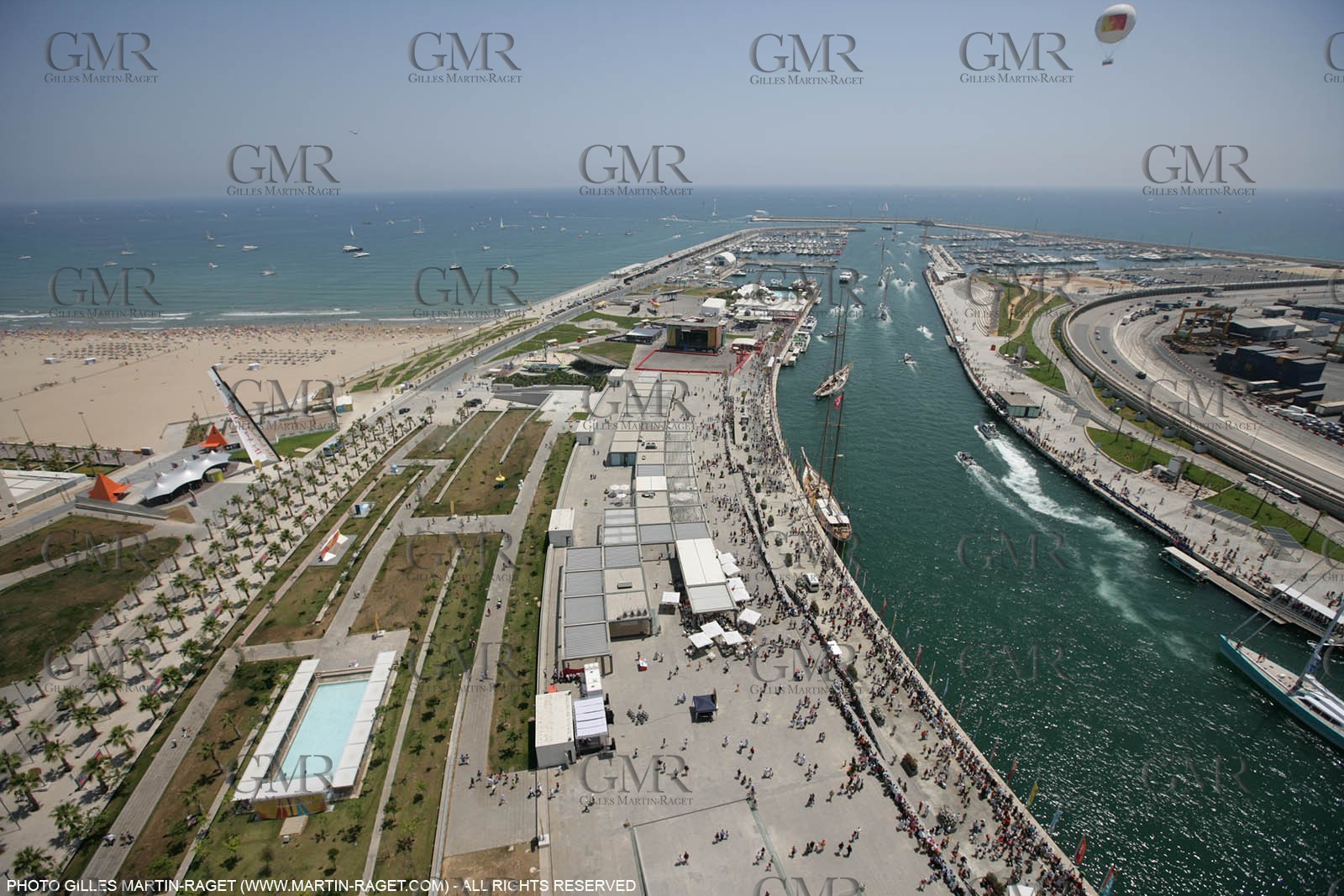2' 06 2007-Valencia (Spain)- 32nd America's Cup - Final Match - Day 2