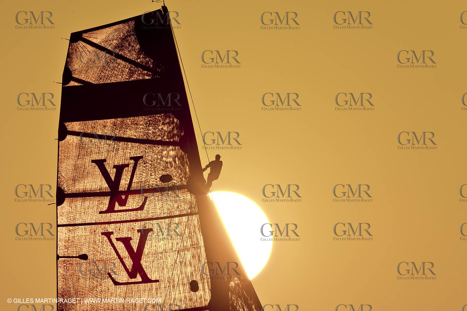 25 11 2010 - Dubai (UAE) - Dubai Louis Vuitton Trophy -  BMW ORACLE Racing - Fleet races