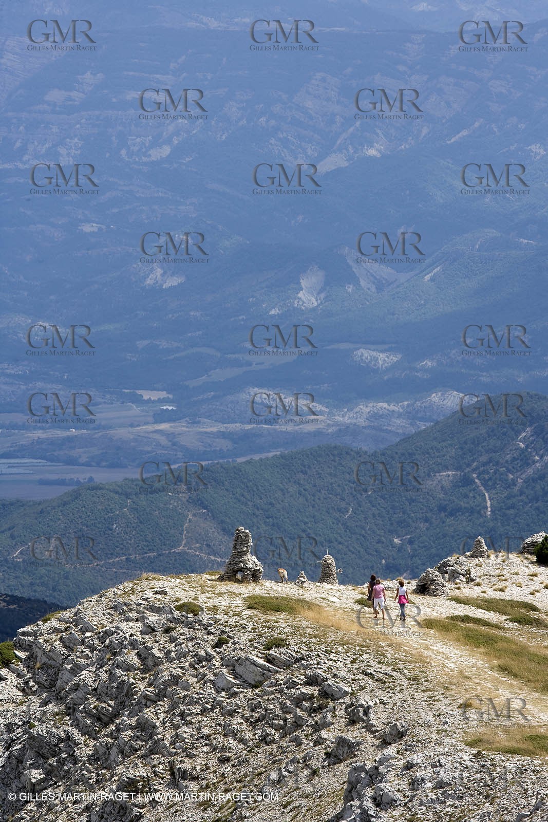 19 08 07 - Higher Provence, landscapes as seen from top of Mount Lure (FRA, 04)