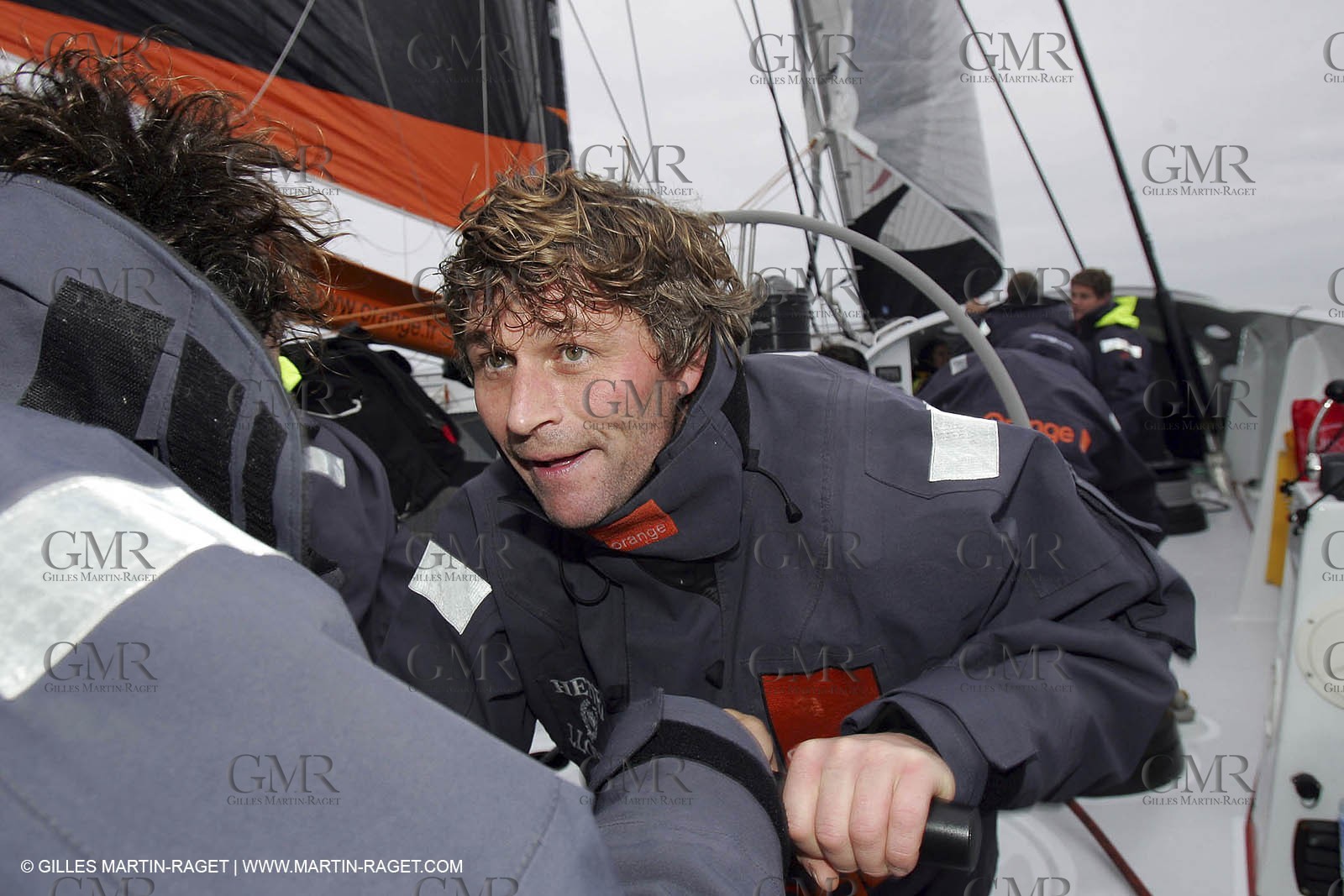 Trophée Jules Verne - Lorient - 30 12 04 - Orange II - Entraînement - A bord - Bernard Stamm