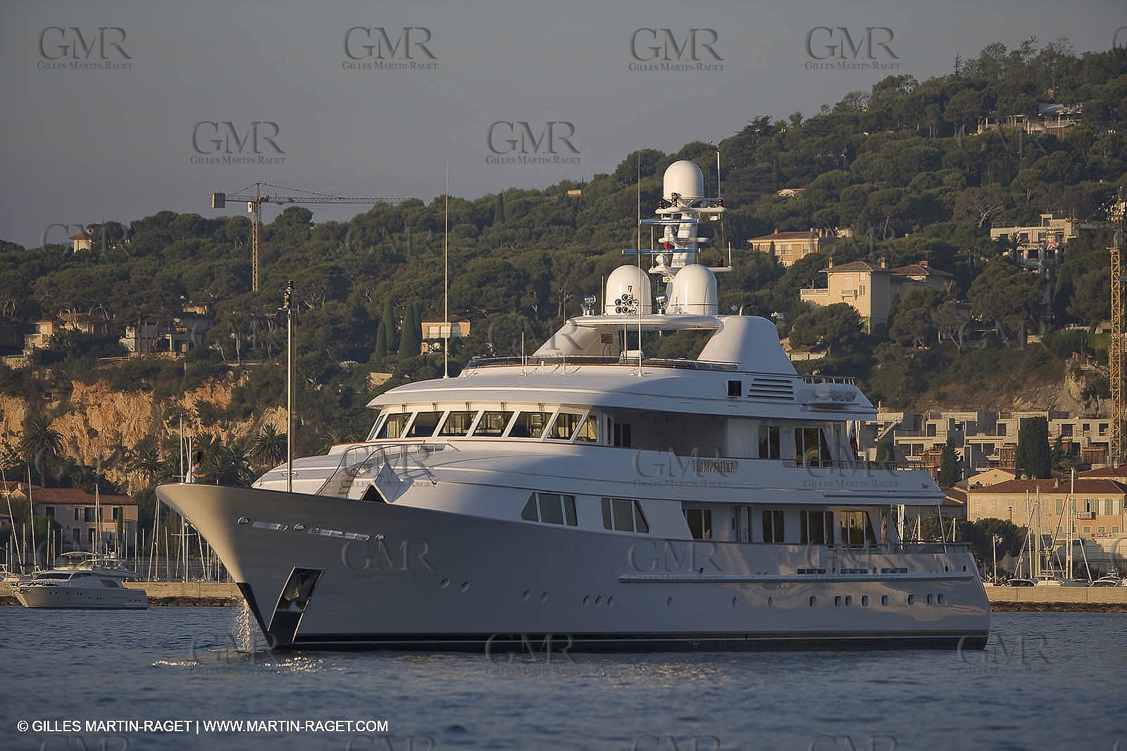 28 07 2007 - St Jean Cap Ferrat - SuperYachts - Motor Yachts - Hampshire