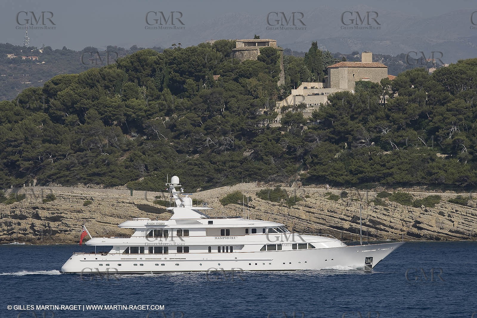 28 07 2007 - St Jean Cap Ferrat - SuperYachts - Motor Yachts - Hampshire