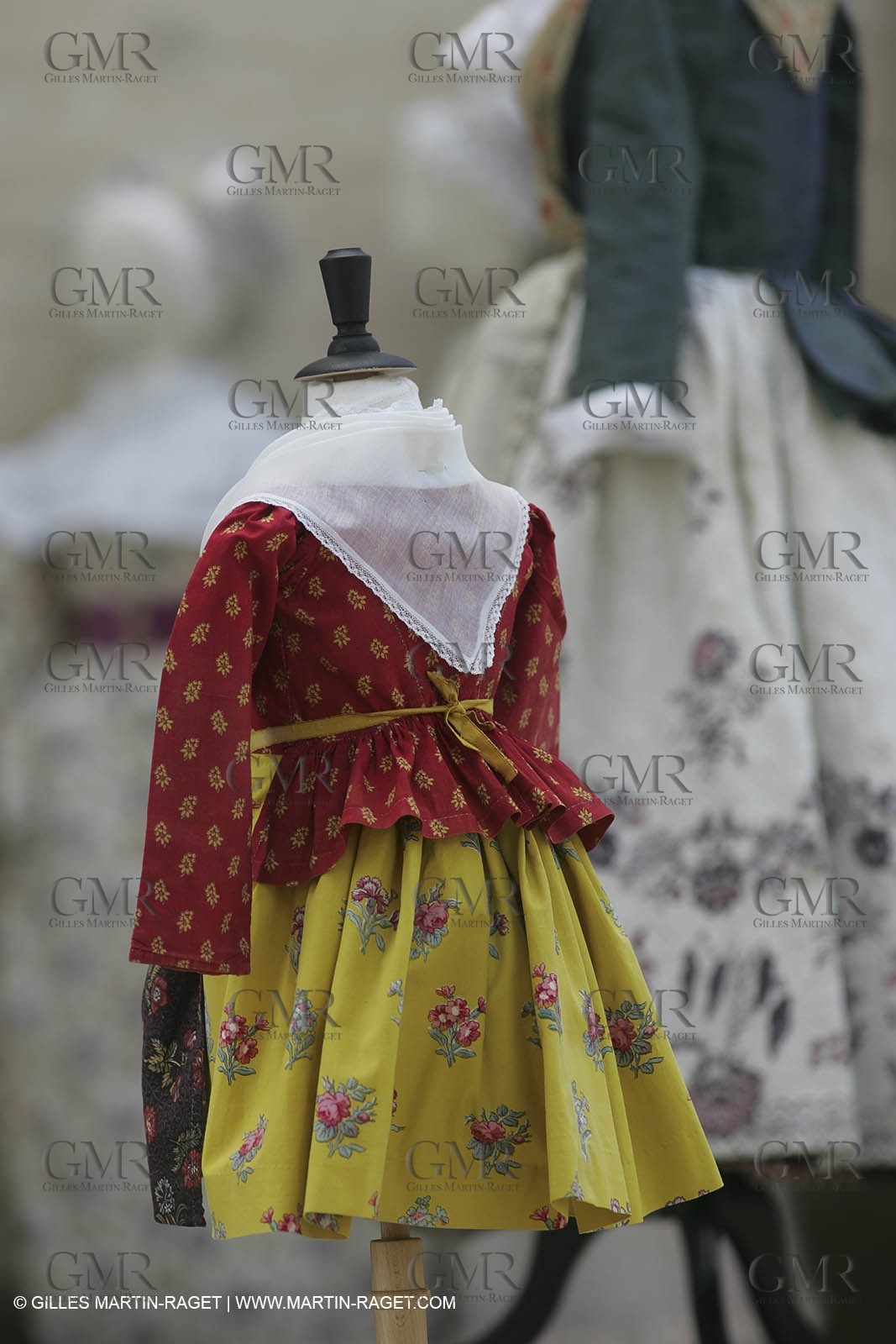 May 2004 - La Tour d'Aigues (FRA, 84) - Old costumes for women of the South exhibition