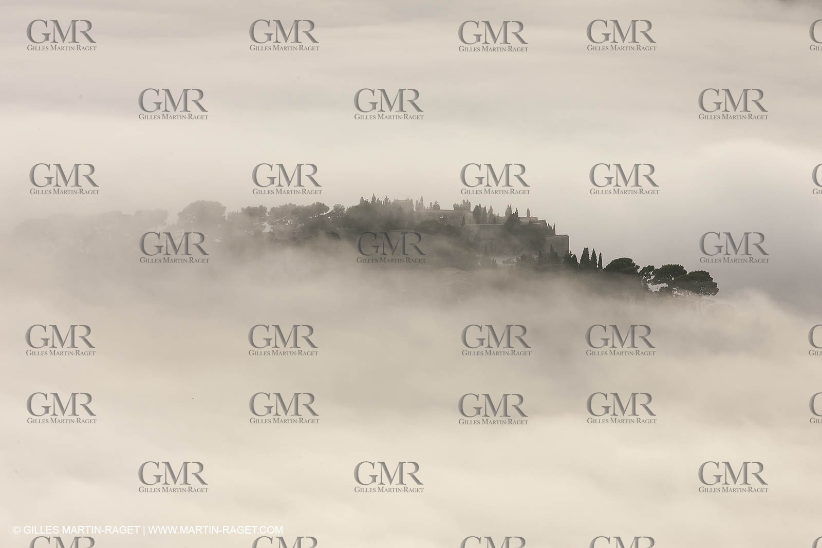 18 07 2012 - Cassis (FRA ) - The Calanques - Unusual foggy conditions