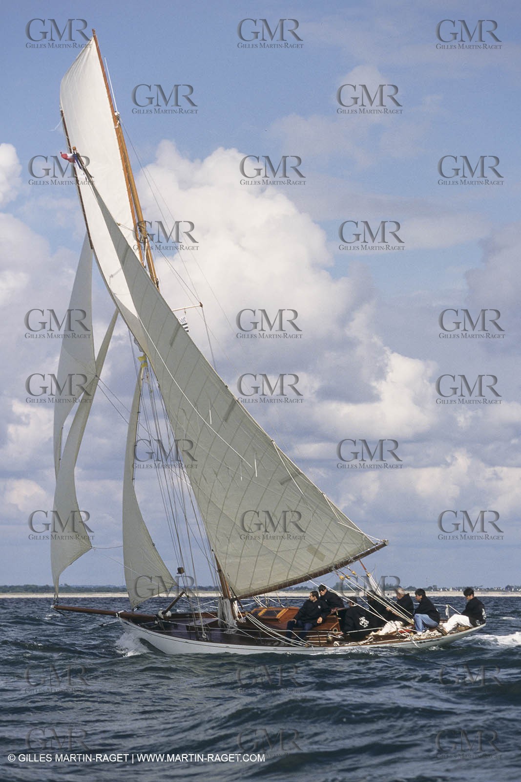 Classic Yachts, Viola