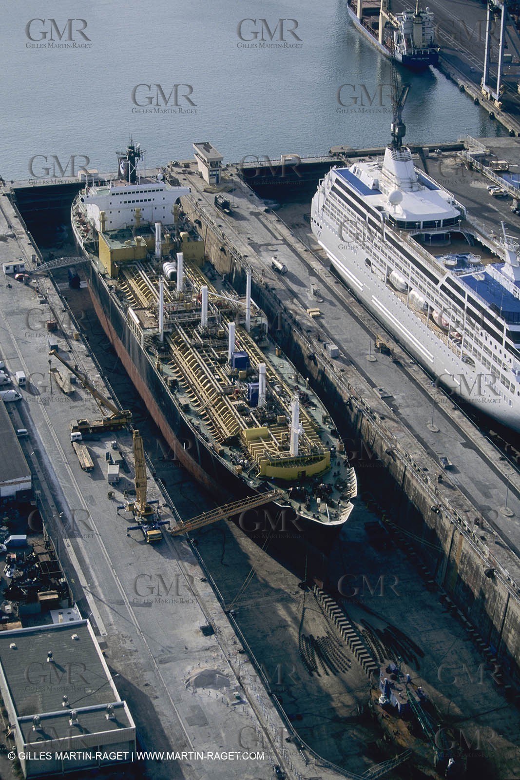Monde maritime, opérations porturaires, ports, manoeuvres, marine world, harbour operations, maritime shipping,