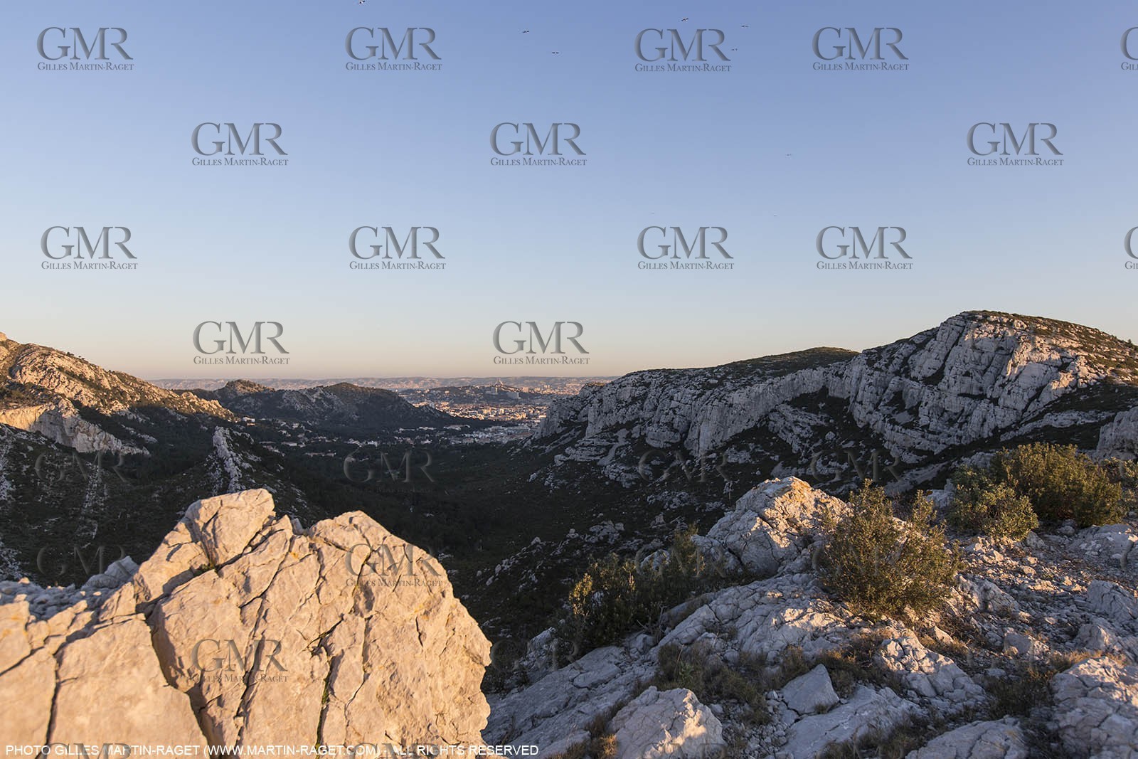05 03 2015, Marseille (FRA,13), Col de Sormiou, Marseilles as seen from Sormiou pass