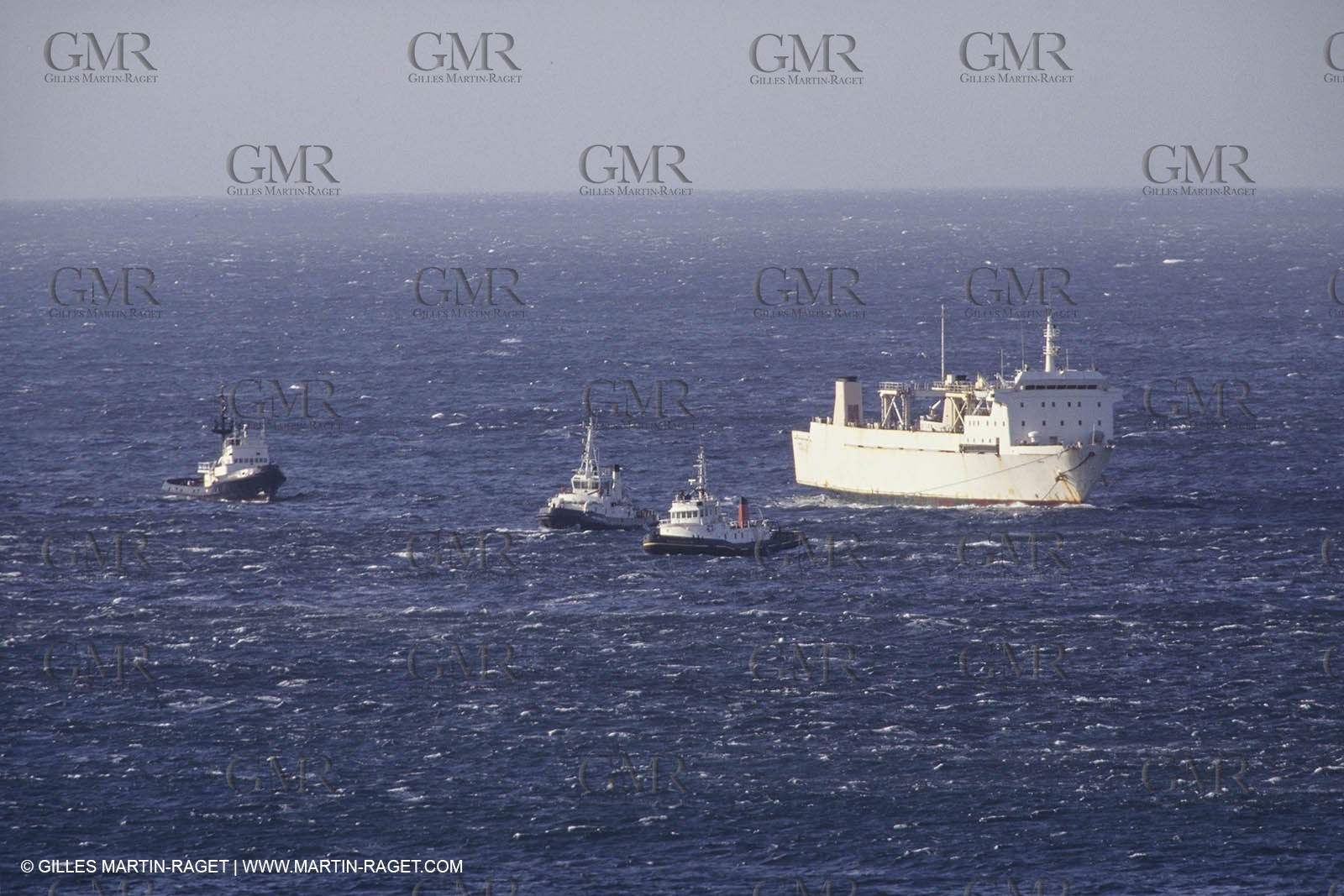 Monde maritime, opérations porturaires, ports, manoeuvres, marine world, harbour operations, maritime shipping,