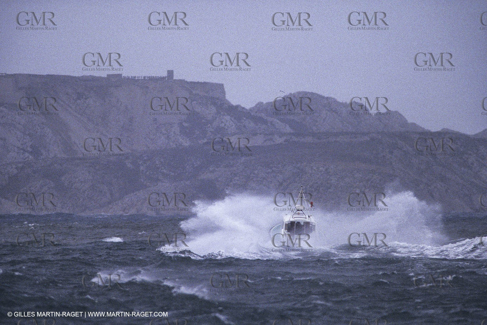 Monde maritime, opérations porturaires, ports, manoeuvres, marine world, harbour operations, maritime shipping,