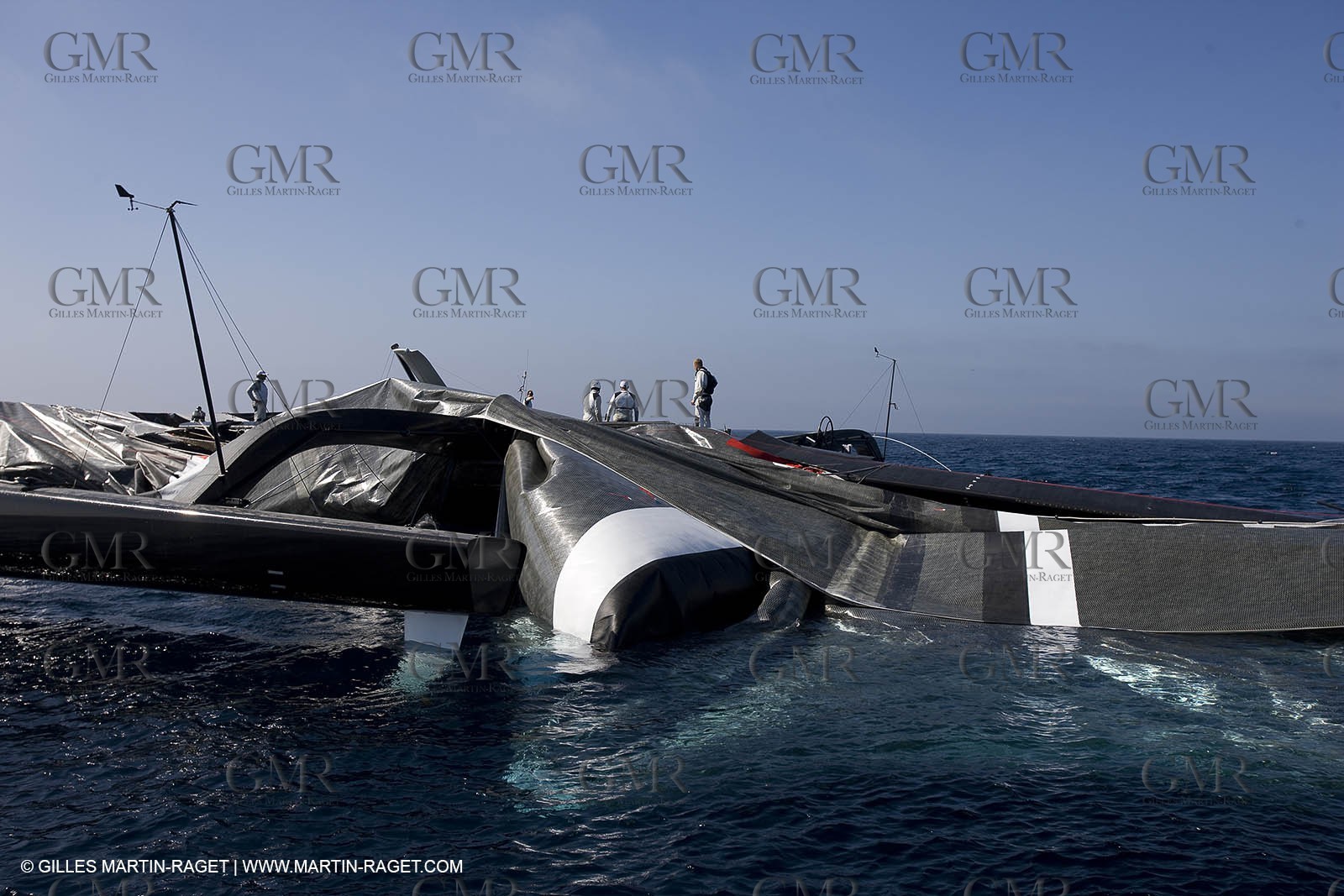 03 11 2009 - San Diego (USA, CA) - 33rd America's Cup - BMW ORACLE Racing - - BOR 90 dismasts when Trialing off San Diego