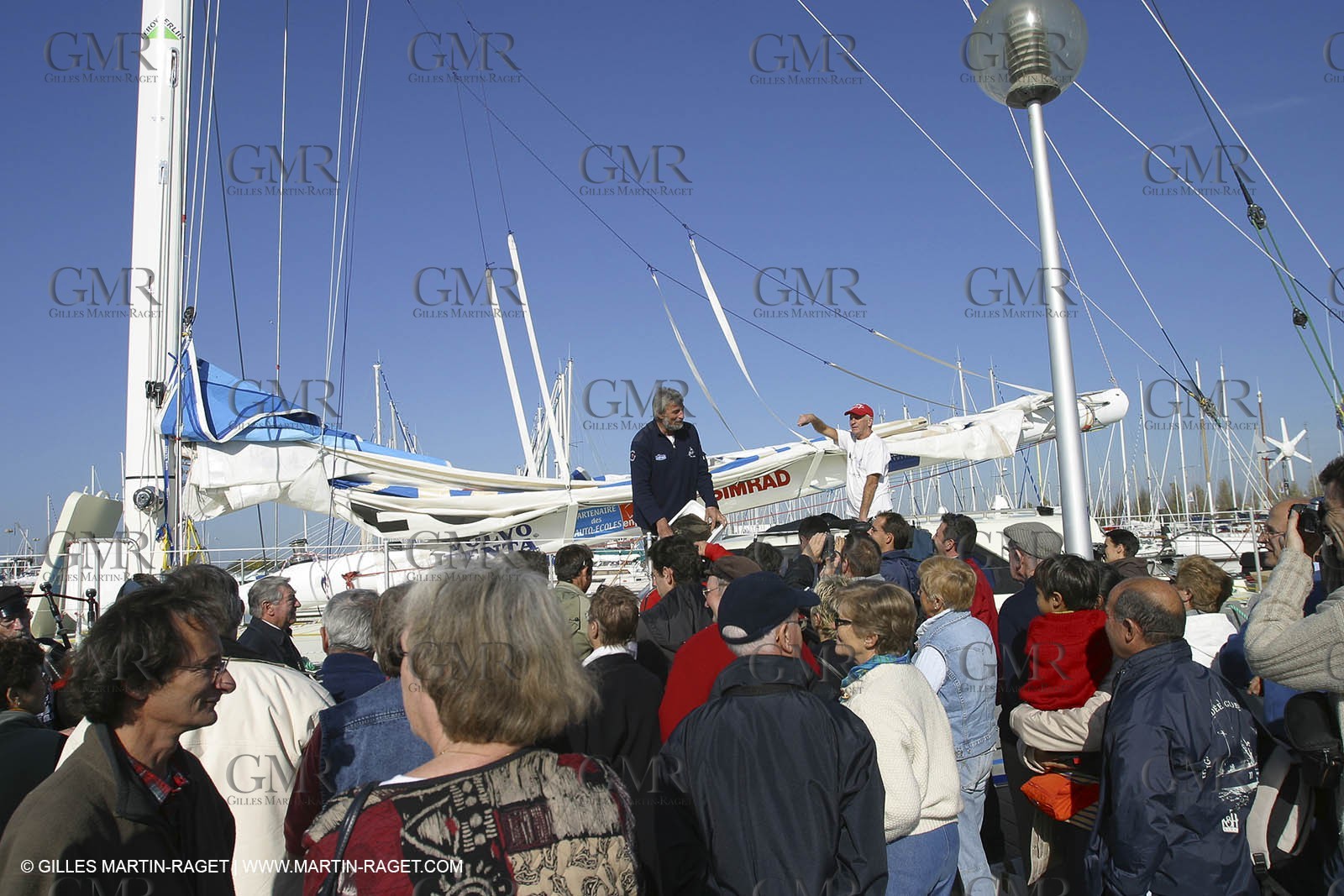 Round the world record wrong way - Adrien - Jean-Luc Van de Heede - Les Sables d'Olonne Start