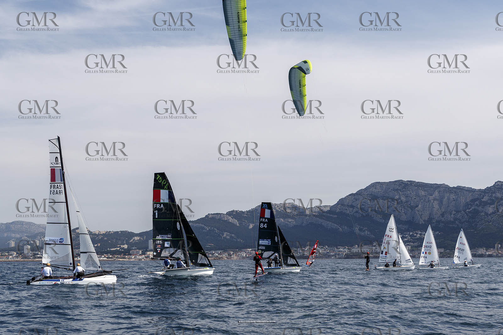 15 04 2024, Marseille (FRA), présentation des sélectionnés olympiques français en voile pour les Jeux Olympiques de Paris 2024.  Alex Mazella (Kite hommes - Formula Kite); Laurianne Nolot (Kite femmes - Formula Kite); Nicolas Goyard (Planche à voile hommes - iQFoil); Hélène Noesmoen (Planche à voile femmes- iQFoil); Camille Lecointre-Jeremie Mion (dériveur double mixte - 470); Louise Cervera (Dériveur femmes - ILCA 6); Jean-Baptiste Bernaz (Dériveur hommes - ILCA 7); Tim Mourniac - Lou Berthomieu (Multicoque mixte - Nacra 17); Clément Péquin - Erwan Fischer (Skiff hommes - 49er); Sarah Steyaert-Charline Picon (Skiff femmes - 49er FX).