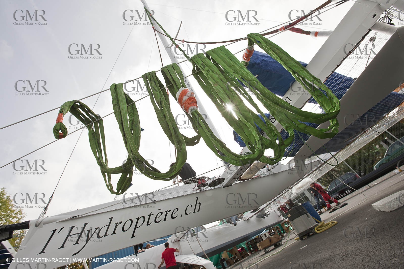 08 10 10 - St Sulpice (SUI) - Hydroptere.ch touches water