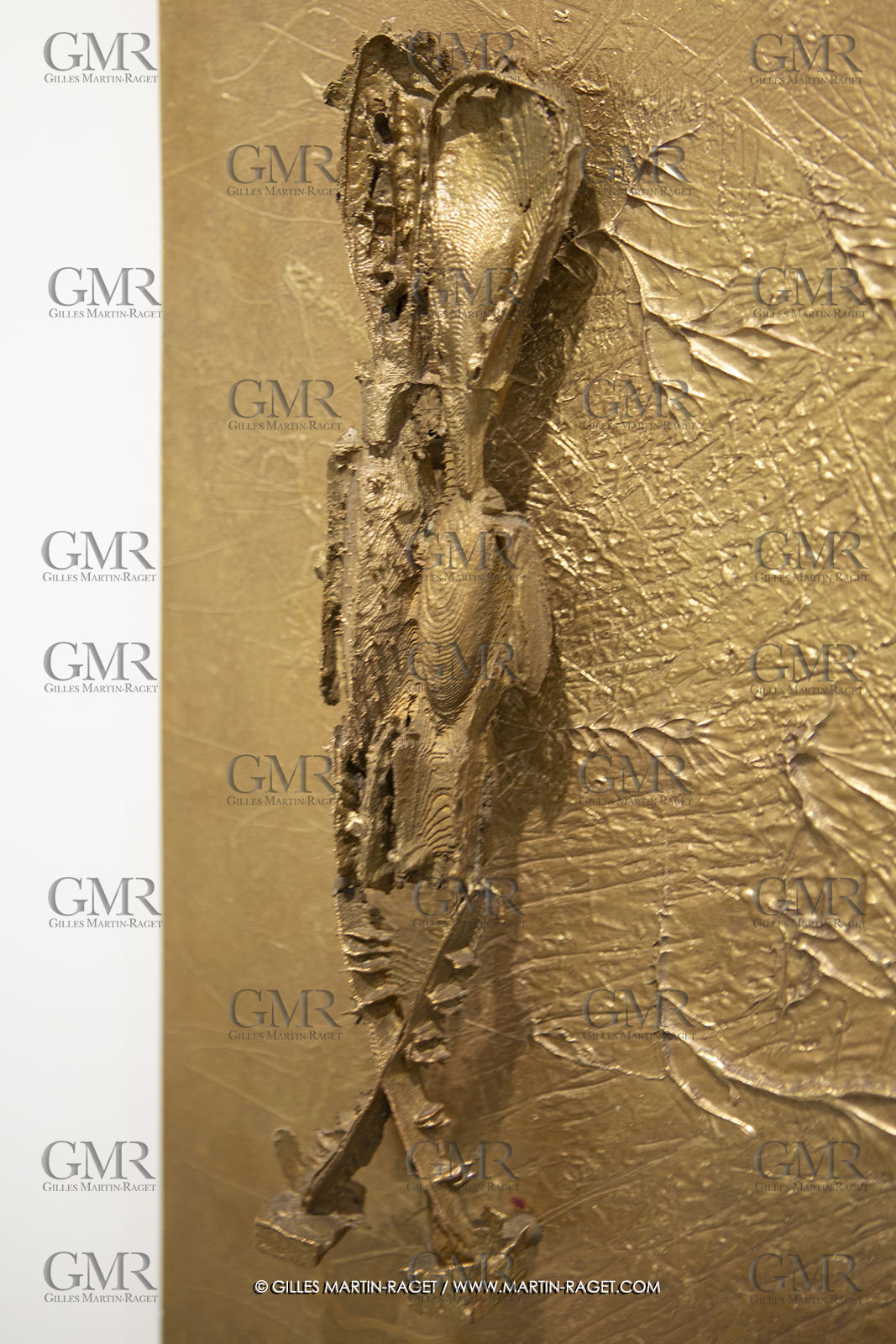 30 10 2023, Montpellier (FRA), oeuvre de Germaine Richier, Exposition Centre Pompidou - Musée Fabre 2023, La Porte de bronze 1955, Bronze naturel nettoyé, Mièce unique, Fondeur L.Thinot, Paris, 98,5 x 128,3 x 5,9 cm, Collection particulière