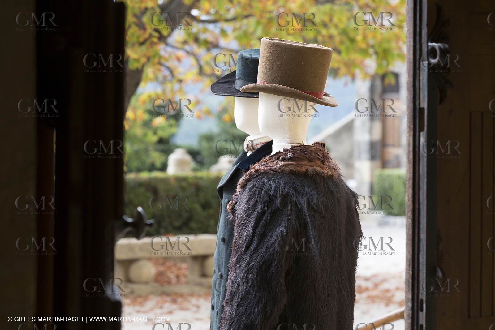 31 10 2013 - Ansouis (FRA,84) - Ansouis castle - Costumes of the exhibit Men costumes