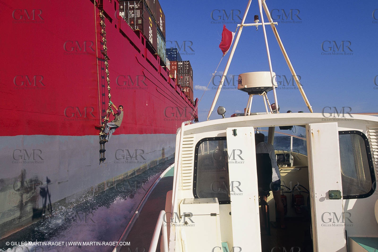 Monde maritime, opérations porturaires, ports, manoeuvres, marine world, harbour operations, maritime shipping,