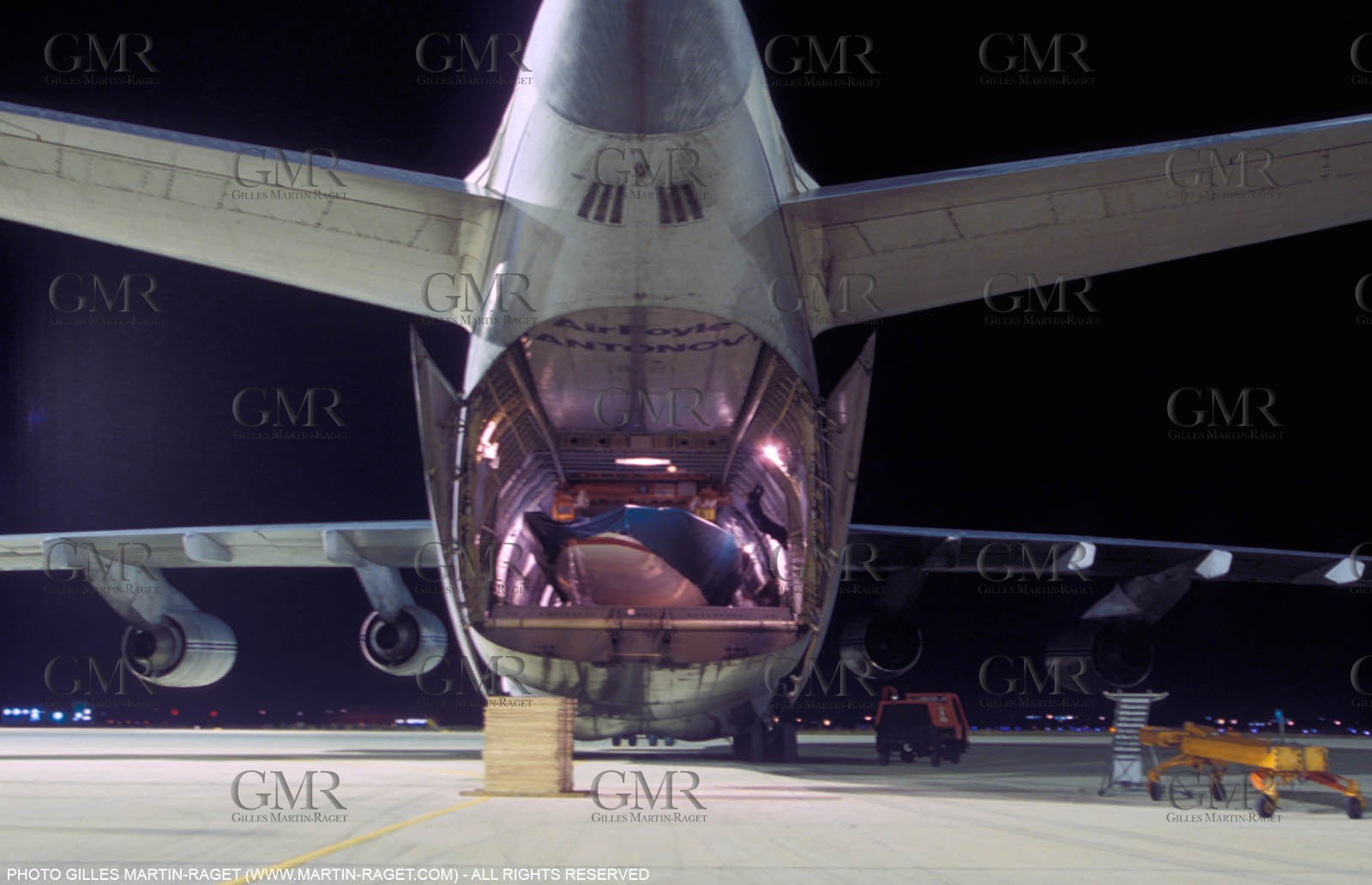 America's Cup, San Diego 1992, Ville de Paris aerial shipping