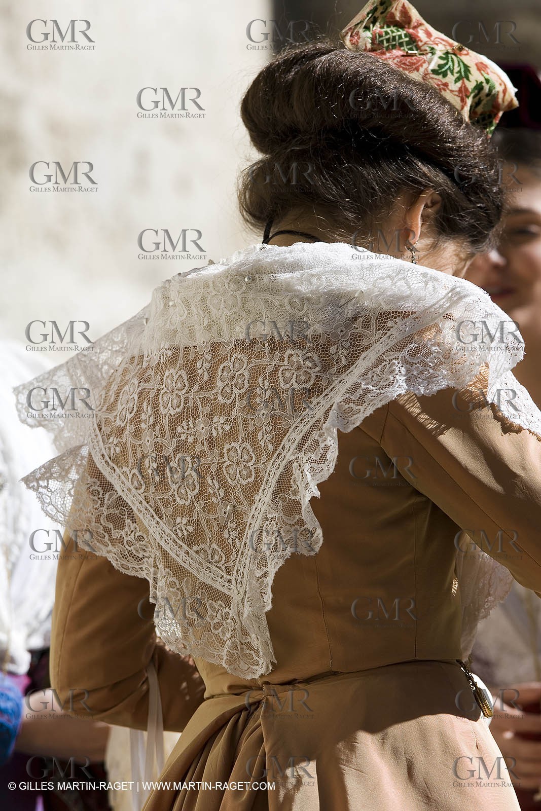 10 03 2007- Arles (FRA, 13) - Queen of arles and her assistants