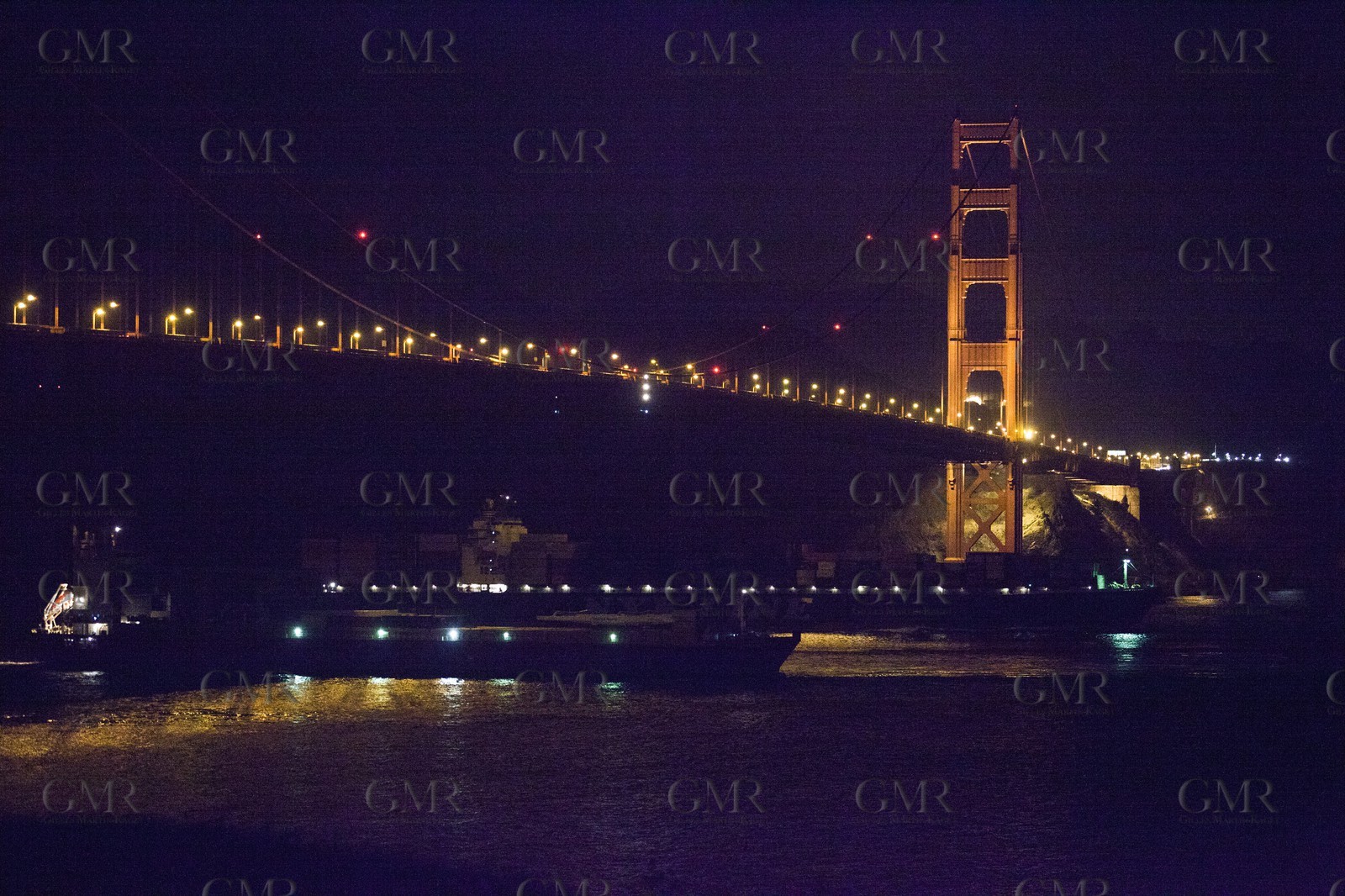 28 02 2011 - San Francisco (USA, CA) - USA 17 arrival in San Francisco - Star Isfjord passing under Golden Gate Bridge