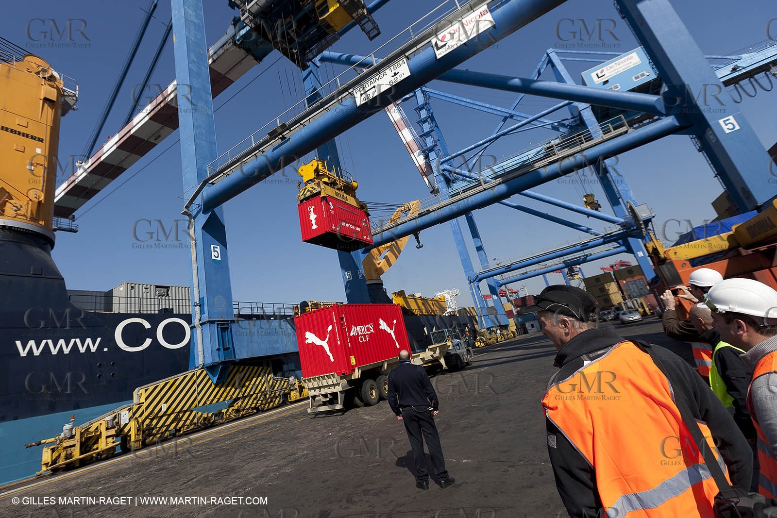 02 03 2012 - Naples (ITA) - 34th America's Cup - America's Cup World Series Naples 2012 - Cargo unloading