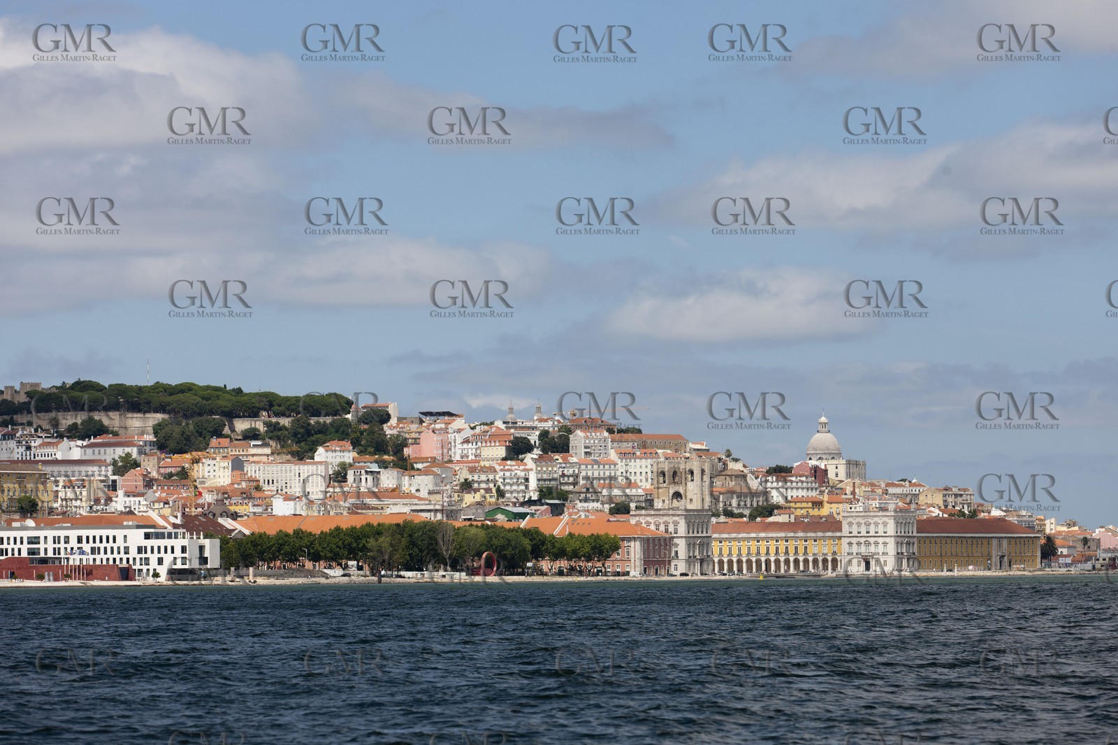 16 07 2011 - Cascais (POR) - 34th America's Cup - AC World Series - Cascais 2011 - Team Korea launch and shakedown