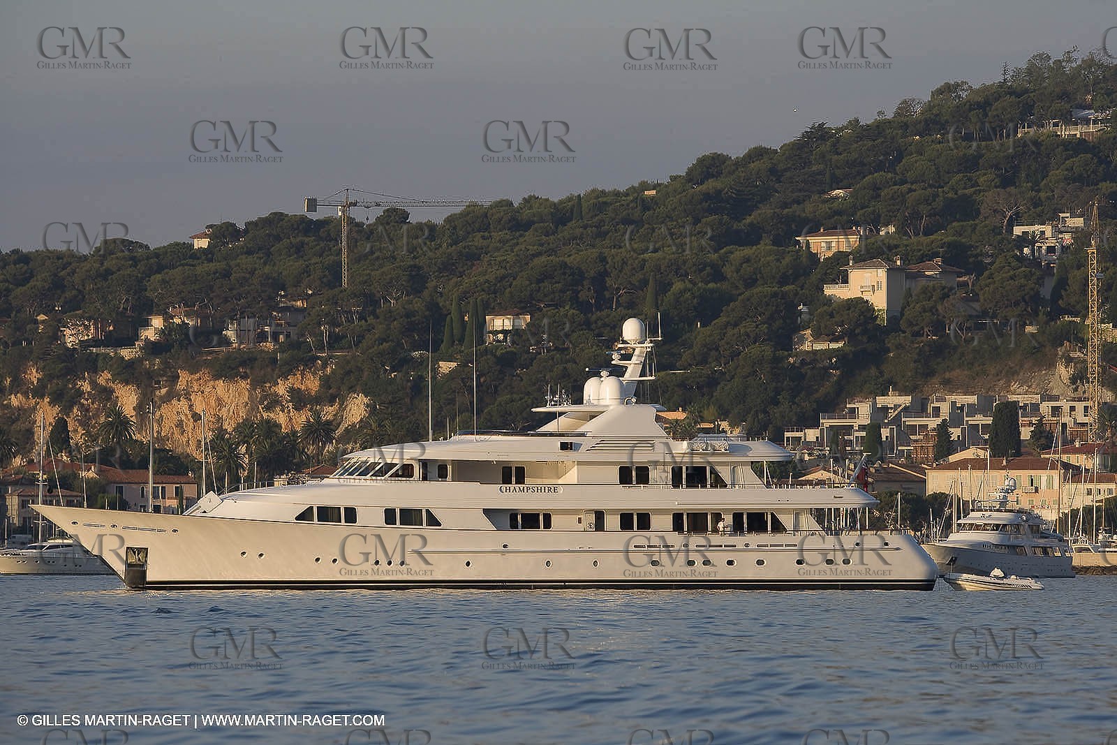 28 07 2007 - St Jean Cap Ferrat - SuperYachts - Motor Yachts - Hampshire